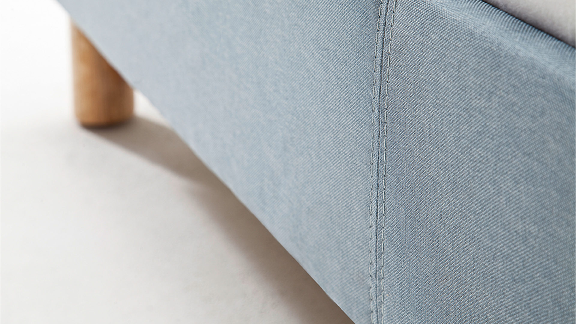 Bettgestell Meise.möbel aus Stoff in Blau Polsterbettgestell Lena eisblauer Bezug Sawana Nr. 72 & Holzfüße - Liegefläche ca. 120 x 200 cm