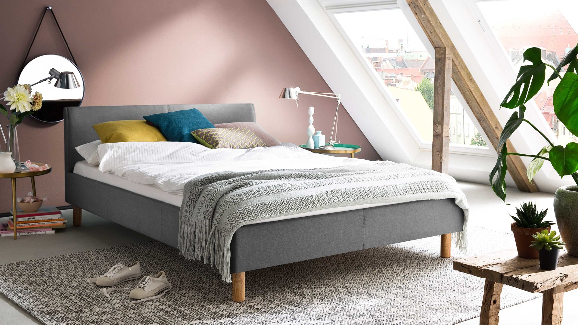 Bettgestell Meise.möbel aus Stoff in Grau Polsterbettgestell Lena hellgrauer Bezug Sawana Nr. 21 & Holzfüße - Liegefläche ca. 140 x 200 cm