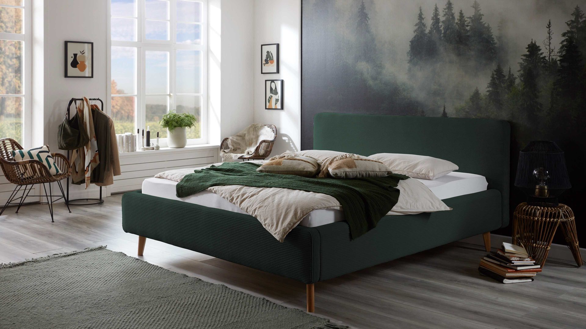 Bettgestell Meise.möbel aus Stoff in Dunkelgrün Polsterbettgestell Mattis mit Bettkasten dunkelgrüner Breitcord Poso 14 & Holzfüße - Liegefläche ca. 160 x 200 cm