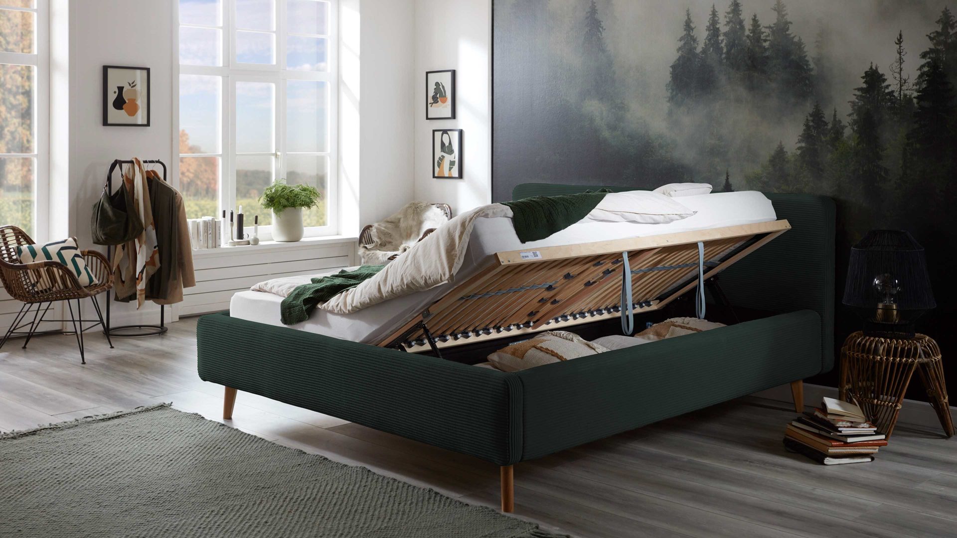 Bettgestell Meise.möbel aus Stoff in Dunkelgrün Polsterbettgestell Mattis mit Bettkasten dunkelgrüner Breitcord Poso 14 & Holzfüße - Liegefläche ca. 180 x 200 cm