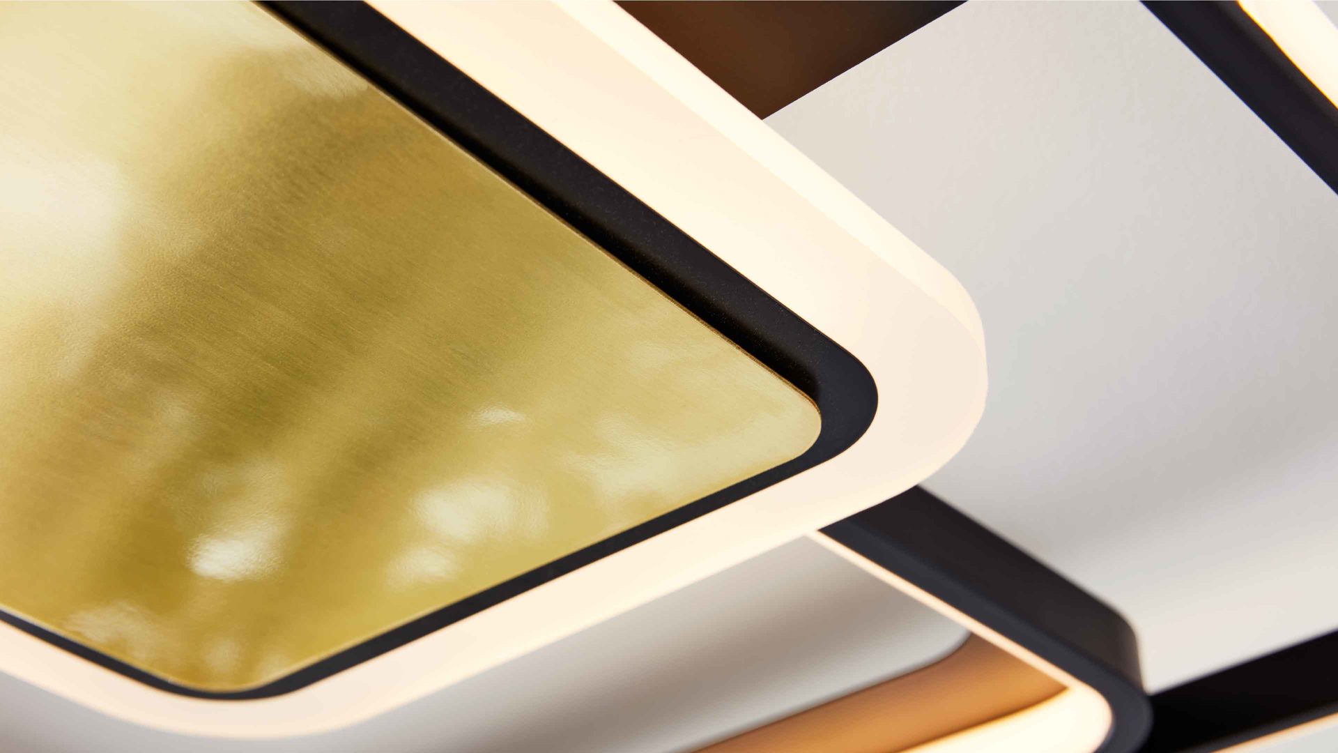 Deckenleuchte Interliving aus Metall in Schwarz Interliving Leuchten Serie 9329 - Deckenleuchte Schwarz & Messing – ca. 50 x 50 cm