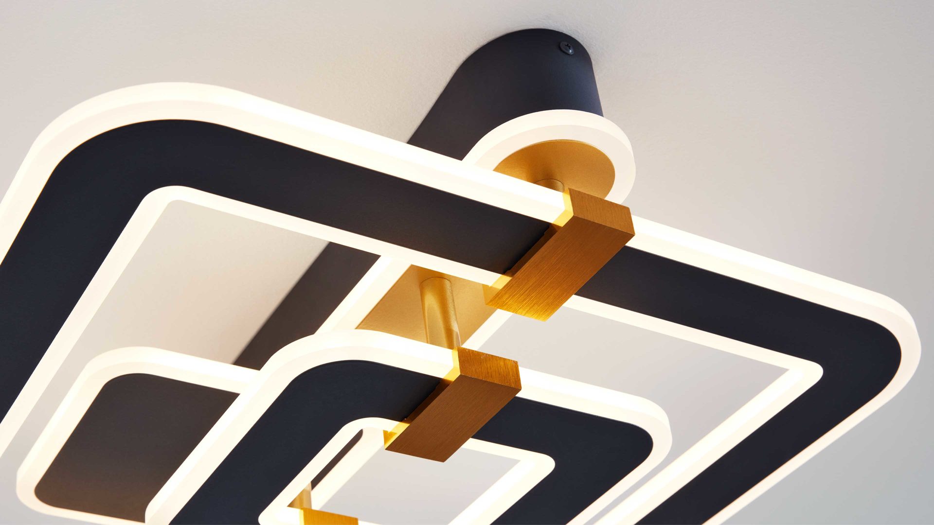 Deckenleuchte Interliving aus Metall in Grau Interliving Leuchten Serie 9330 - Deckenleuchte Grau, Gold & Messing – ca. 50 x 47 cm