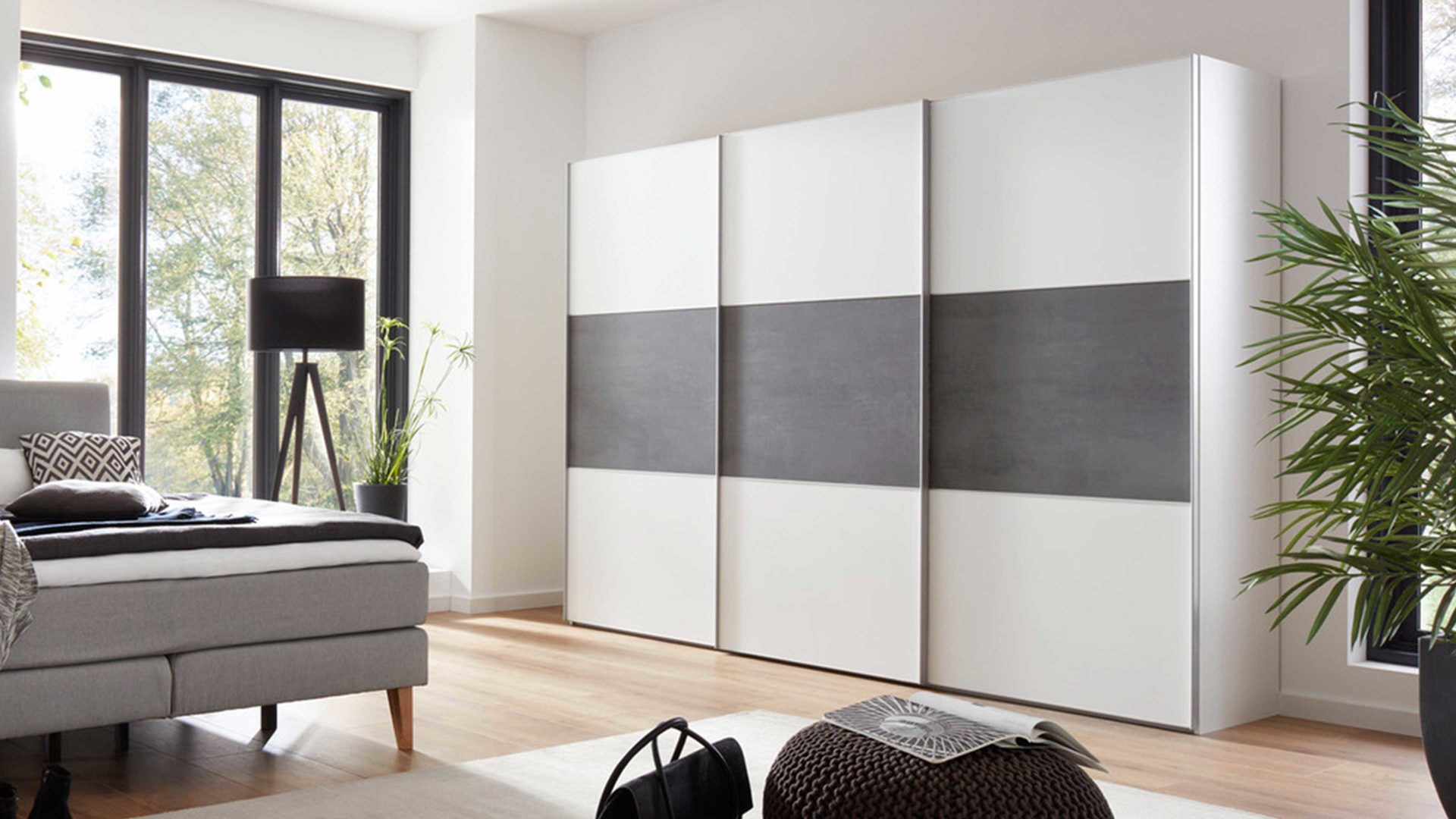 Kleiderschrank Staud aus Holz in Weiß STAUD Schwebetürenschrank Includo Weiß & Oxid – drei Türen, Breite ca. 280 cm