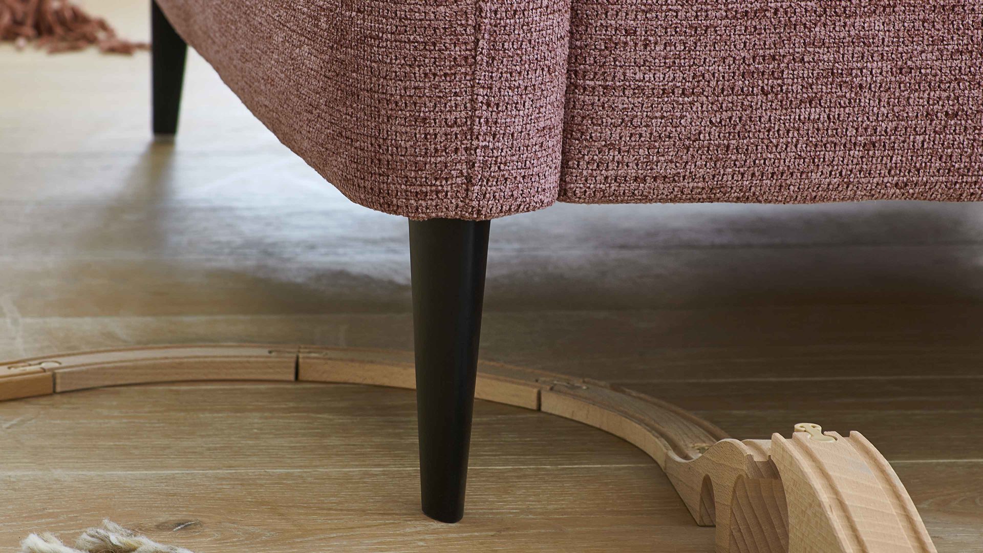 Polsterhocker modulmaster aus Stoff in Rosa Modulmaster MM-ZE1130 - XXL-Hocker rosé Webstoff Famosa wine & schwarze Alufüße - ca. 130 x 65 cm