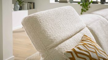 Ecksofa Interliving aus Stoff in Weiß Interliving Sofa Serie 4054 – Ecksofa naturweiße Chenille Kama & schwarze Metallfüße – Stellfläche ca. 279 x 176 cm