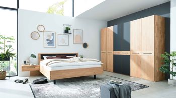 Komplettzimmer Interliving aus Holz in Holzfarben Interliving Schlafzimmer Serie 1028 – Komplettzimmer Erle & Carbon – vierteilig, sechstürig
