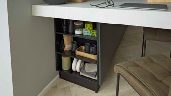 Einbauküche Interliving aus Holz in Dunkelgrün Interliving Küche Serie 3059 mit privileg Einbaugeräten Black Green - Stellfläche ca. 220 x 480 cm