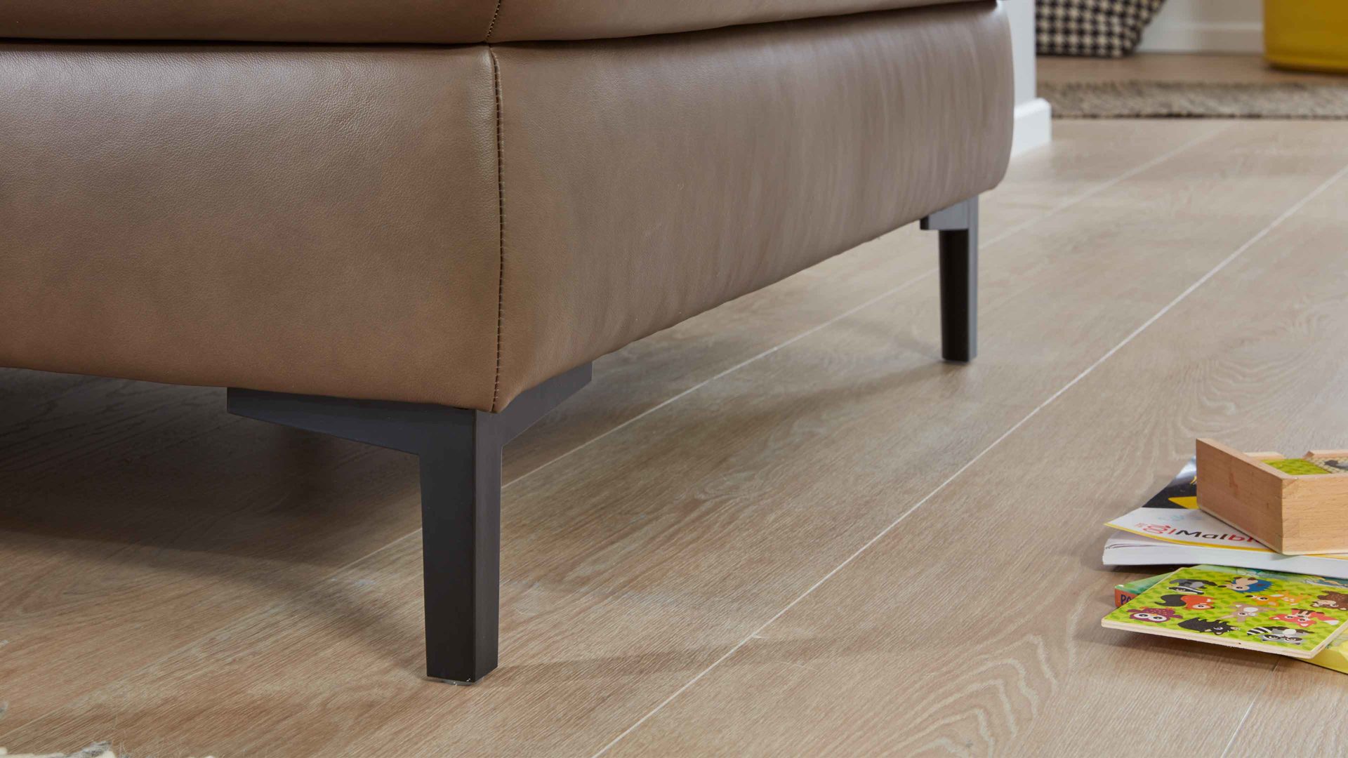 Polsterhocker modulmaster aus Leder in Braun Modulmaster MM-PN1137 - XXL-Hocker steinfarbenes Leder Torro & schwarze Metallfüße - ca. 130 x 65 cm