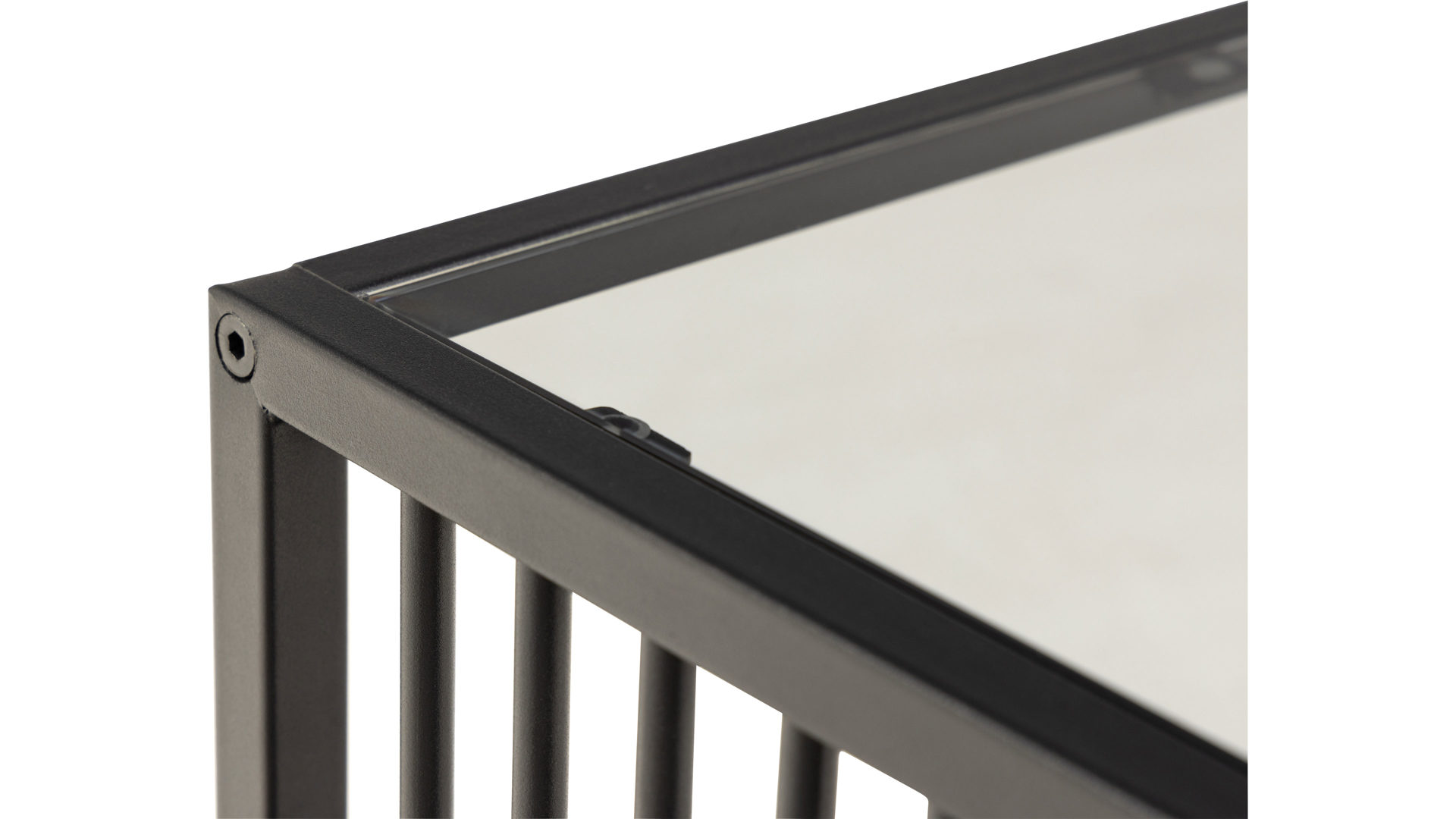 Beistelltisch Actona group aus Glas in Schwarz Beistelltisch Strington rauchfarbenes Glas & schwarzes Metallgestell
