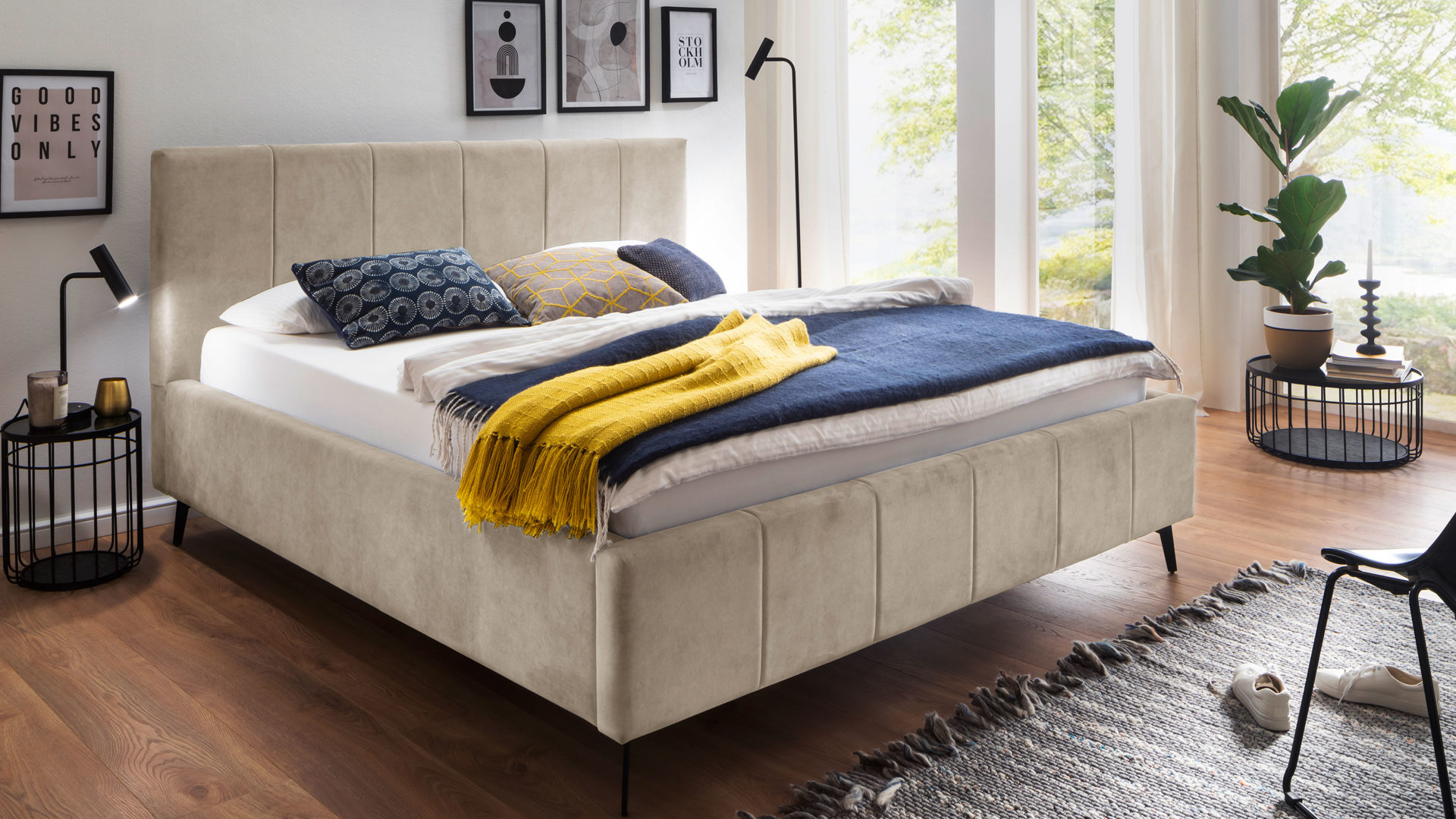 Polsterbett Meise.möbel aus Stoff in Beige Polsterbettgestell Lizzano mit Bettkasten beiger Samtbezug Cloud 03 & Metallfüße - Liegefläche ca. 160 x 200 cm