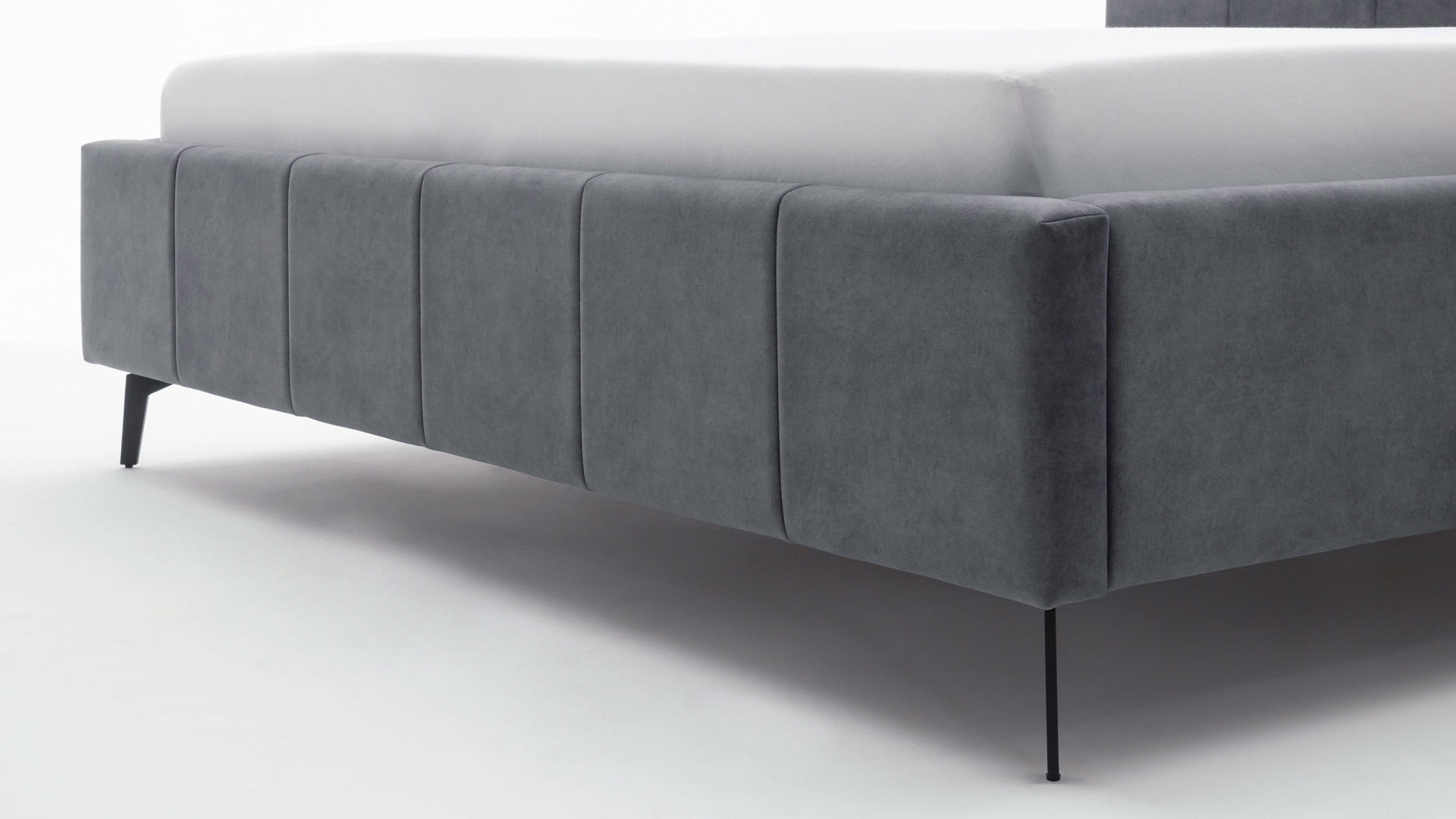 Polsterbett Meise.möbel aus Stoff in Anthrazit Polsterbettgestell Lizzano mit Bettkasten anthrazitfarbener Samtbezug Cloud 84 & Metallfüße - Liegefläche ca. 160 x 200 cm