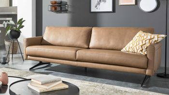 Zweisitzer Interliving aus Leder in Hellbraun Interliving Sofa Serie 4004 - Zweisitzer fangofarbenes LongLife-Leder Z84-21 - Länge ca. 220 cm