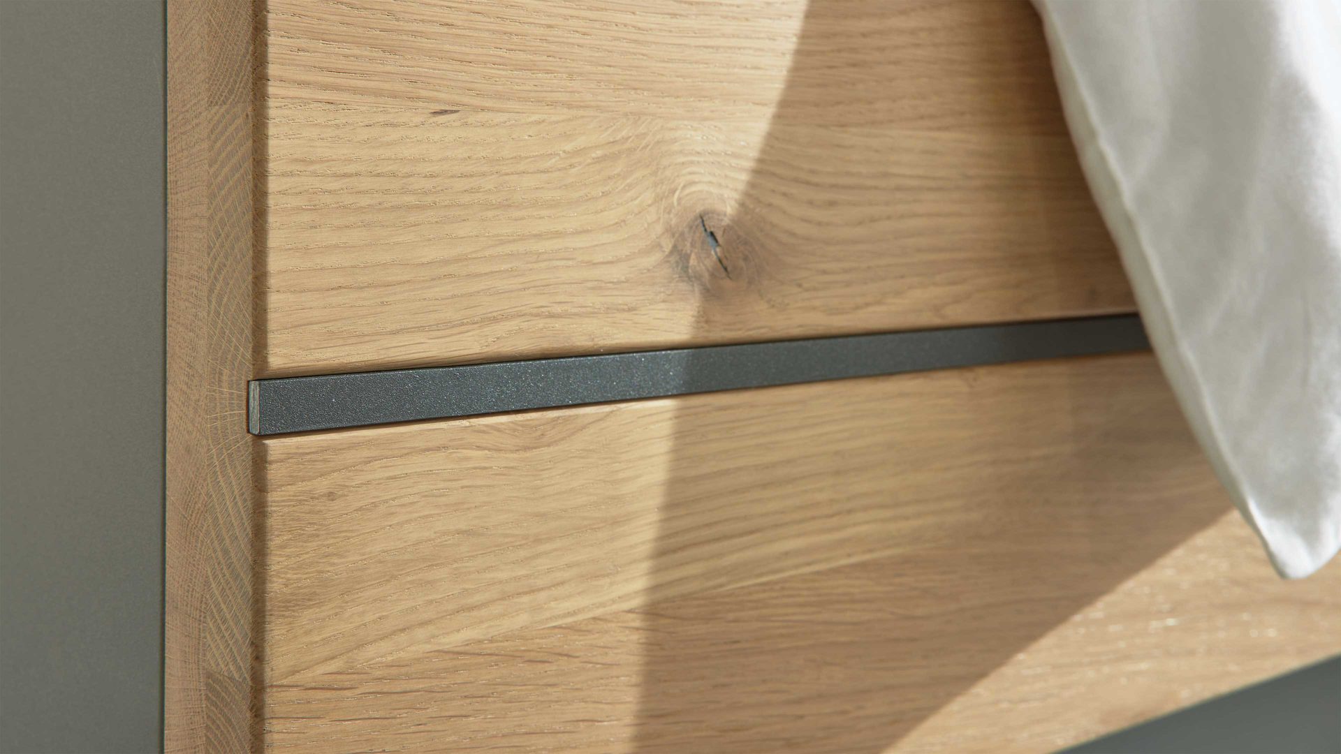 Komplettzimmer Interliving aus Holz in Holzfarben Interliving Schlafzimmer Serie 1029 – Komplettzimmer 528002 Wildeiche & Graphit - vierteilig, fünftürig