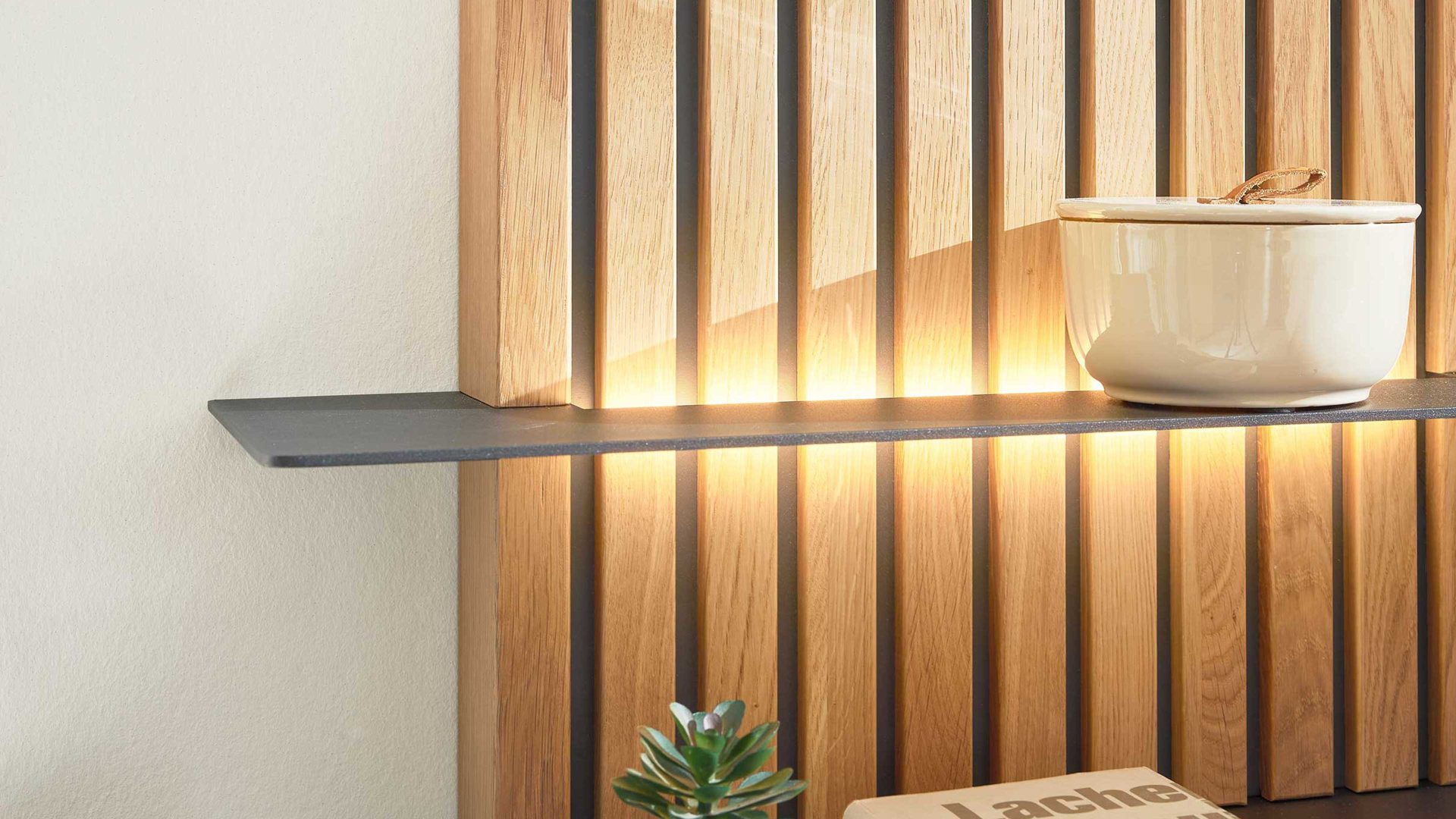 Möbelbeleuchtung Interliving aus Kunststoff in Weiß Interliving Schlafzimmer Serie 1029 – Paneel-Beleuchtung 3,6 Watt