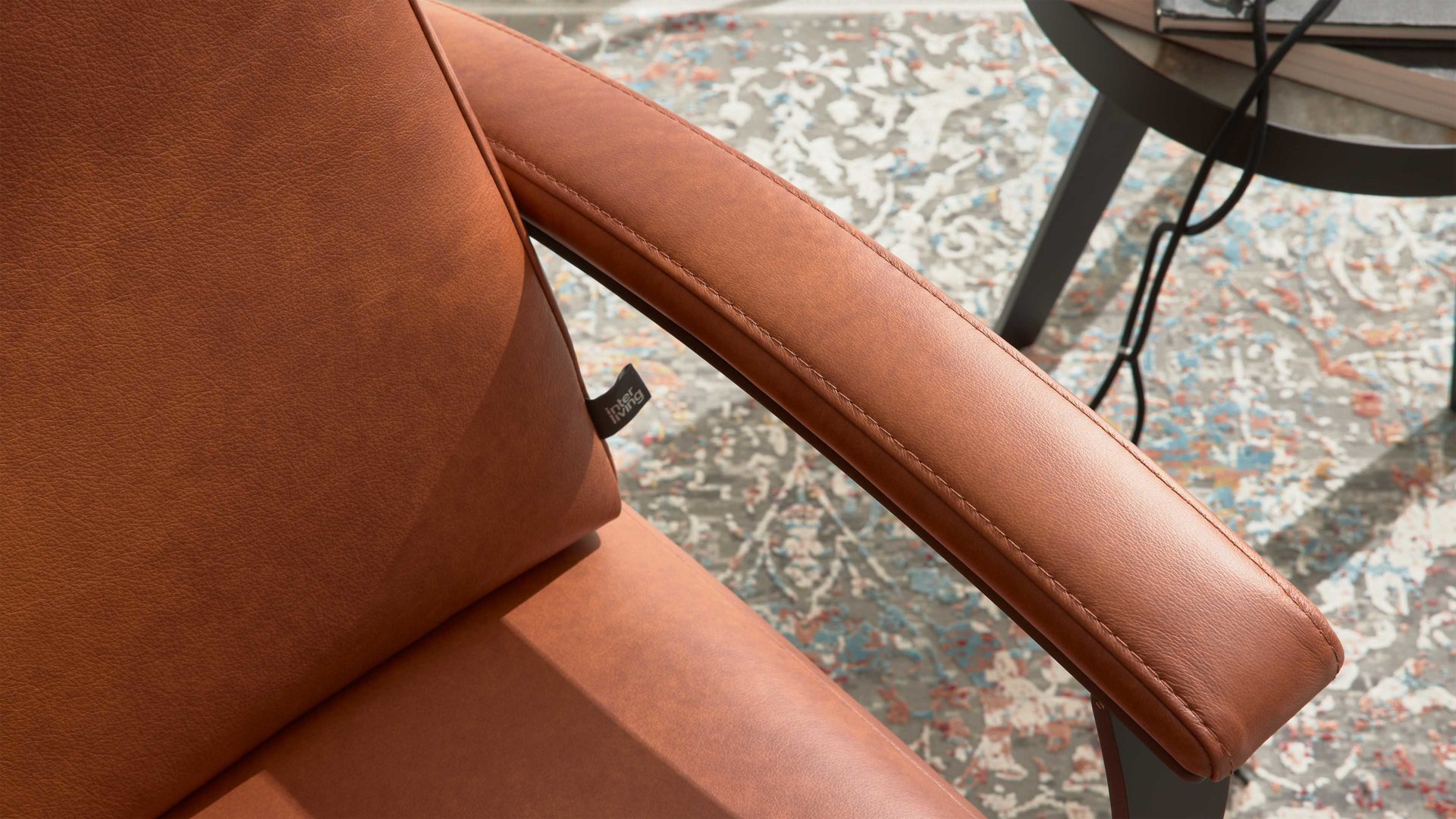 Relaxsessel Interliving aus Leder in Hellbraun Interliving Sofa Serie 4541 – Relaxsessel manuell - cognacfarbenes LongLife-Leder Cloudy & Sternfuß V4S