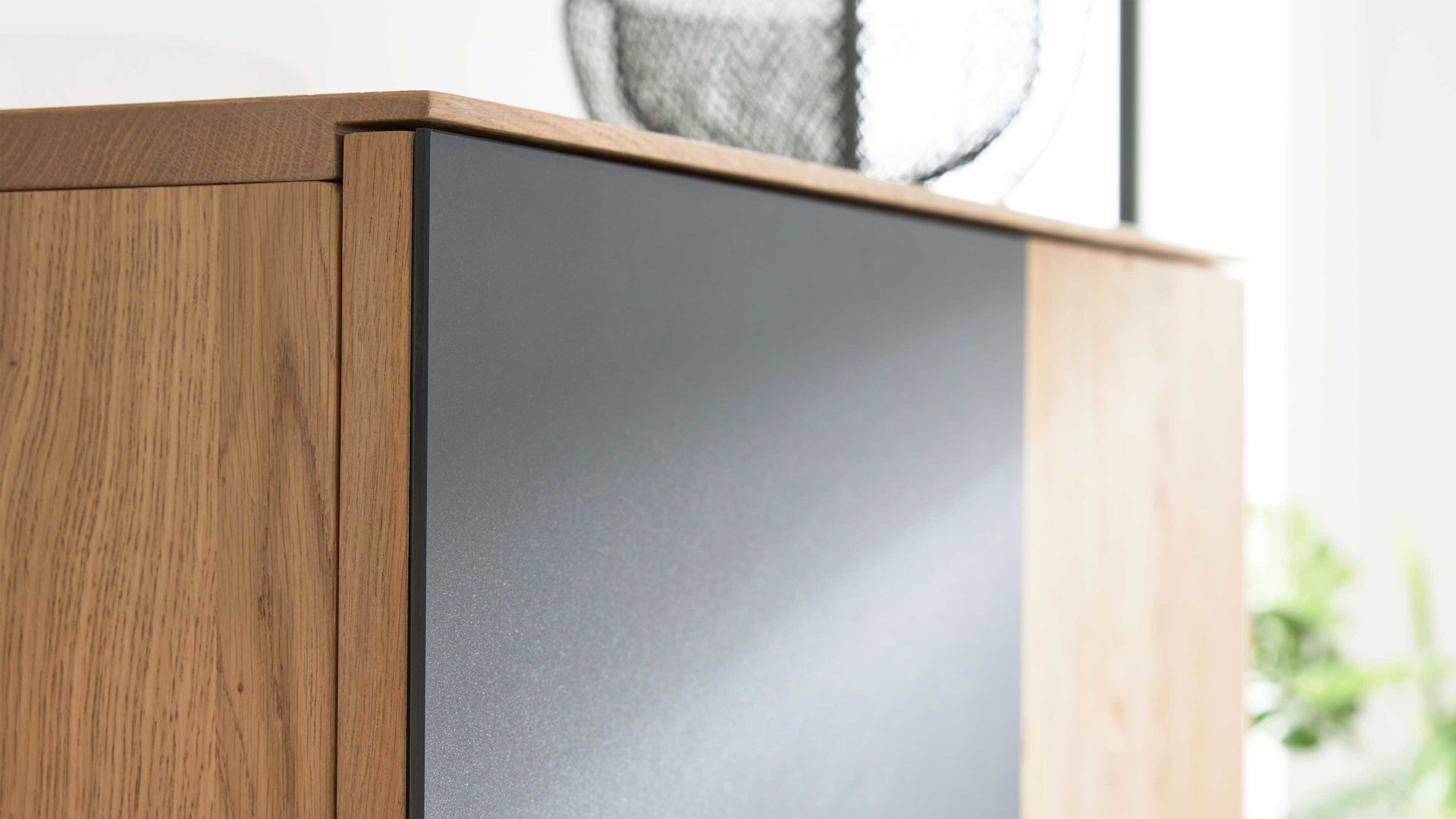 Wohnwand Interliving aus Holz in Holzfarben Interliving Wohnzimmer Serie 2025 - Wohnwand 83 Wildeiche, Anthrazit & Kork - dreiteilig, Breite ca. 325 cm