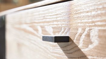 Lowboard Interliving aus Holz in Holzfarben Interliving Wohnzimmer Serie 2025 - Lowboard 30 Wildeiche, Anthrazit & Kork - Breite ca. 165 cm