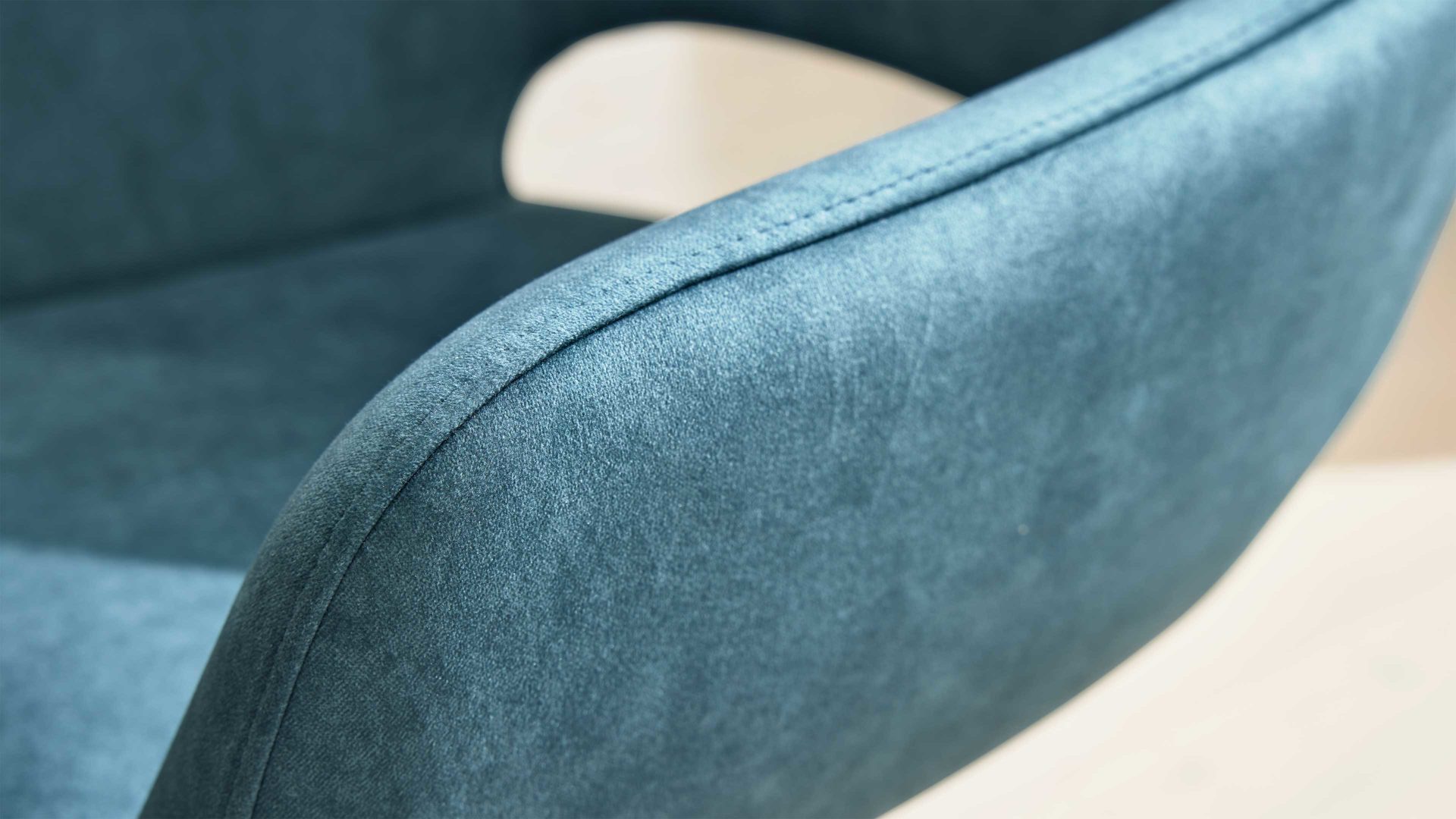 Polsterstuhl Interliving aus Kunstfaser in Petrol Interliving Esszimmer Serie 5112 - Schalenstuhl petrolfarbene Mikrofaser Dubai PY & anthrazitfarbenes Metall