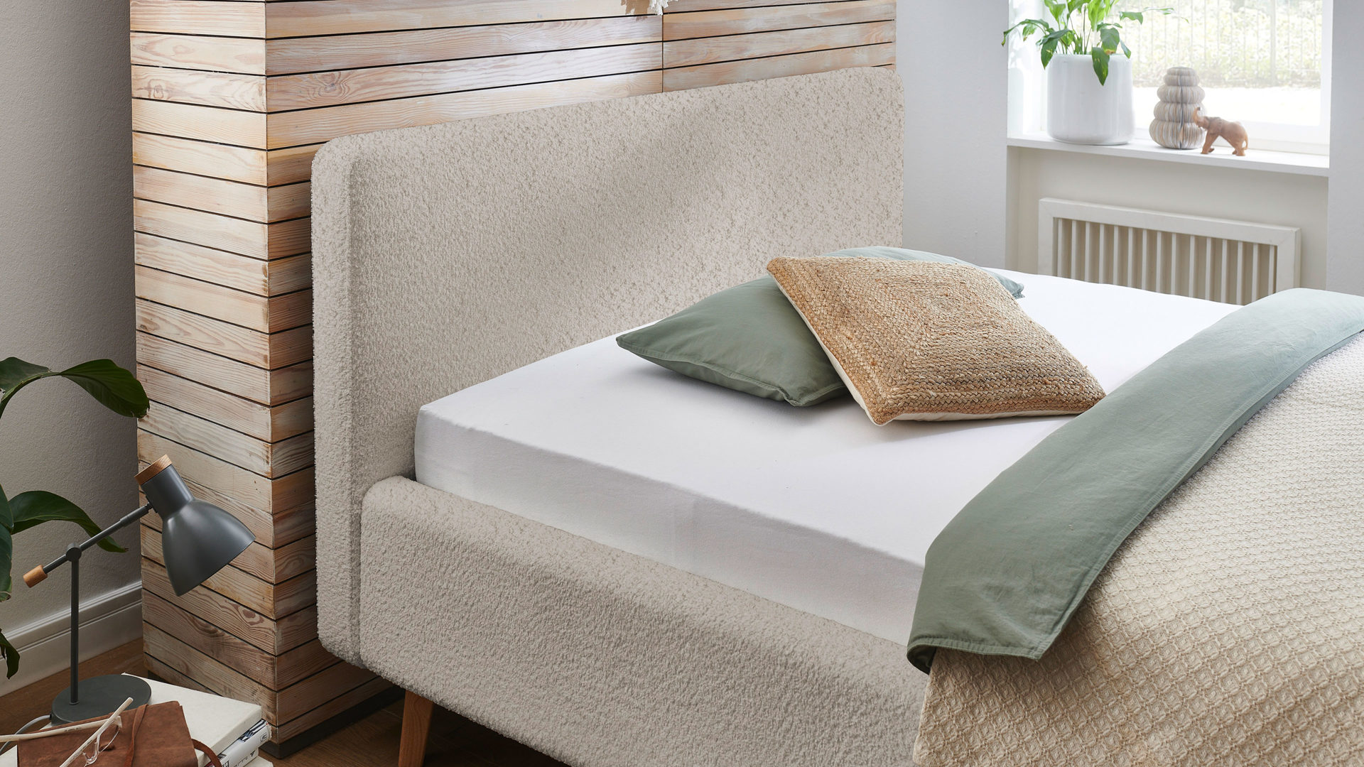 Bettgestell Meise.möbel aus Stoff in Beige Polsterbettgestell Mattis beigefarbener Boucle Bezug Abriamo 3 & Holzfüße - Liegefläche ca. 180 x 200 cm