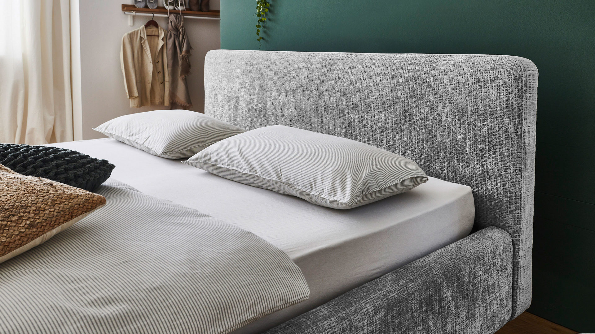 Bettgestell Meise.möbel aus Stoff in Grau Polsterbettgestell Mattis grauer Chenille Bezug Yunus 20 & Holzfüße - Liegefläche ca. 180 x 200 cm