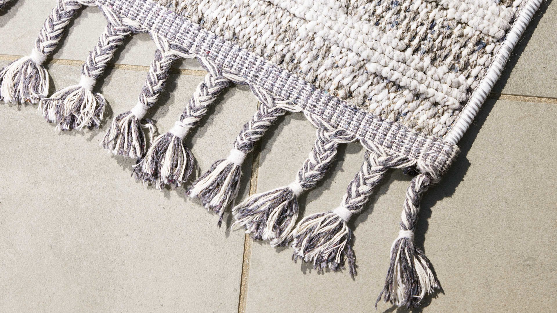 Outdoor-Teppich Interliving aus Kunstfaser in Grau Interliving Teppich Serie G-8020 - Outdoor-Teppich graues Linienmuster - ca. 80 x 150 cm