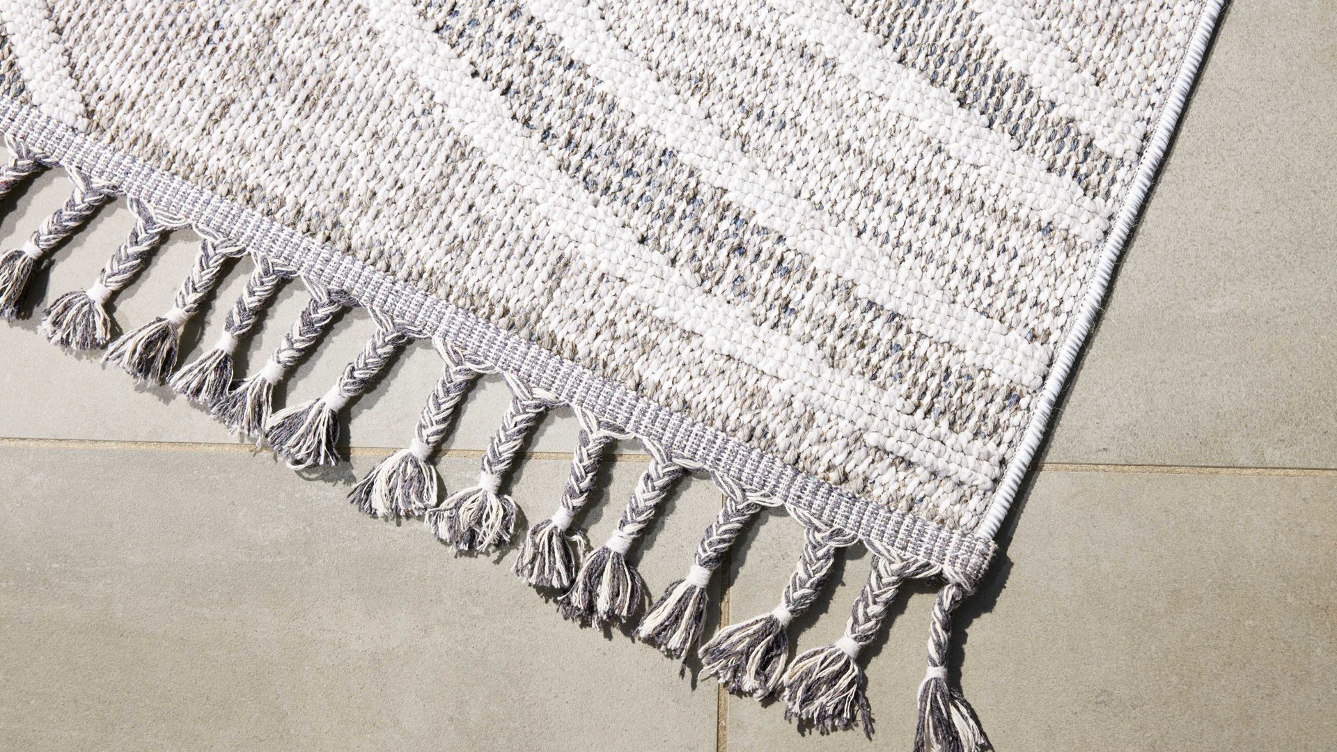 Outdoor-Teppich Interliving aus Kunstfaser in Grau Interliving Teppich Serie G-8020 - Outdoor-Teppich graues Linienmuster - ca. 80 x 150 cm