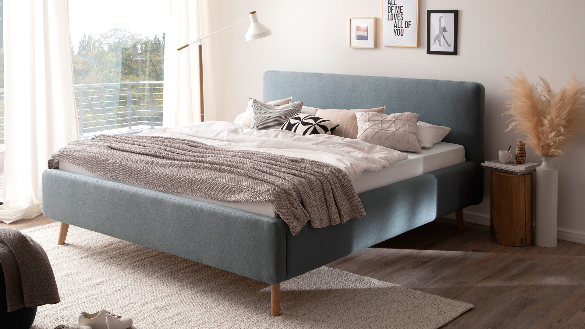 Bettgestell Meise.möbel aus Stoff in Blau Polsterbettgestell Mattis mit Bettkasten eisblaues Flachgewebe Aspen 84 & Holzfüße - Liegefläche ca. 160 x 200 cm