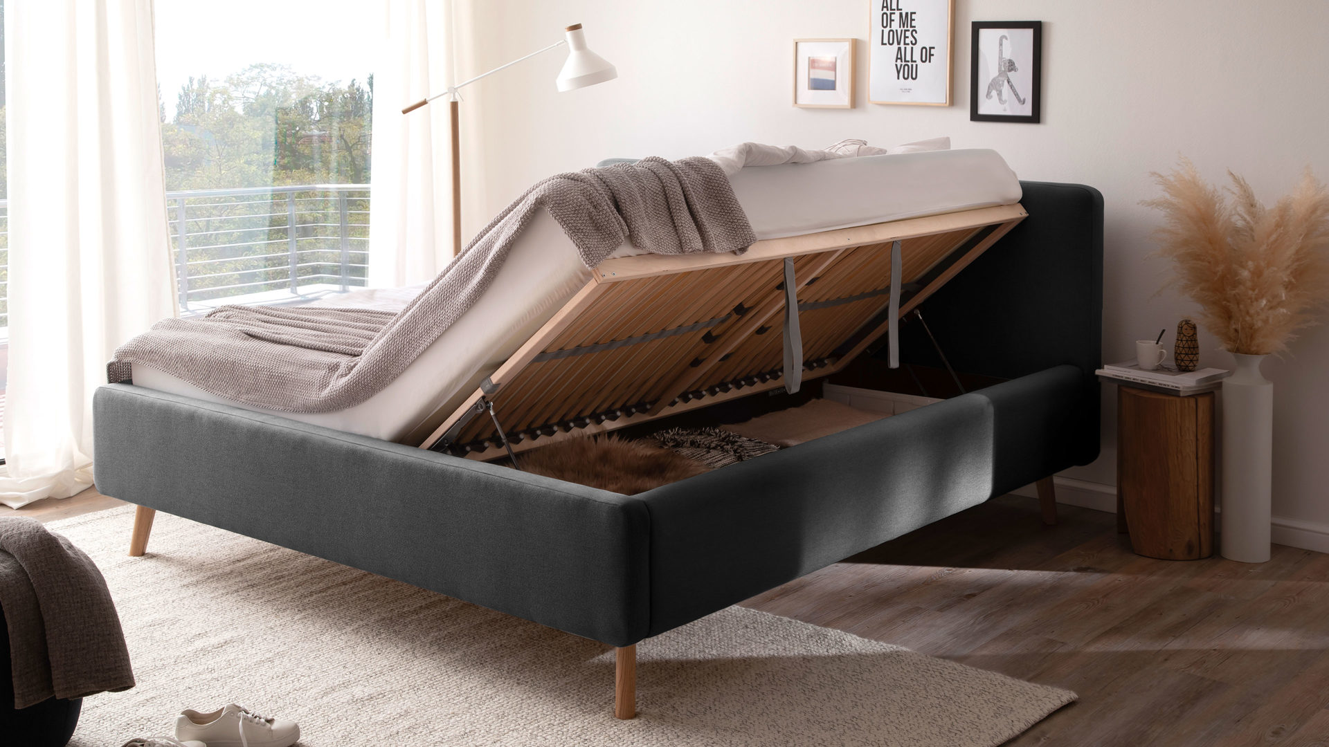 Bettgestell Meise.möbel aus Stoff in Anthrazit Polsterbettgestell Mattis mit Bettkasten anthrazitfarbenes Flachgewebe Aspen 96 & Holzfüße - Liegefläche ca. 160 x 200 cm