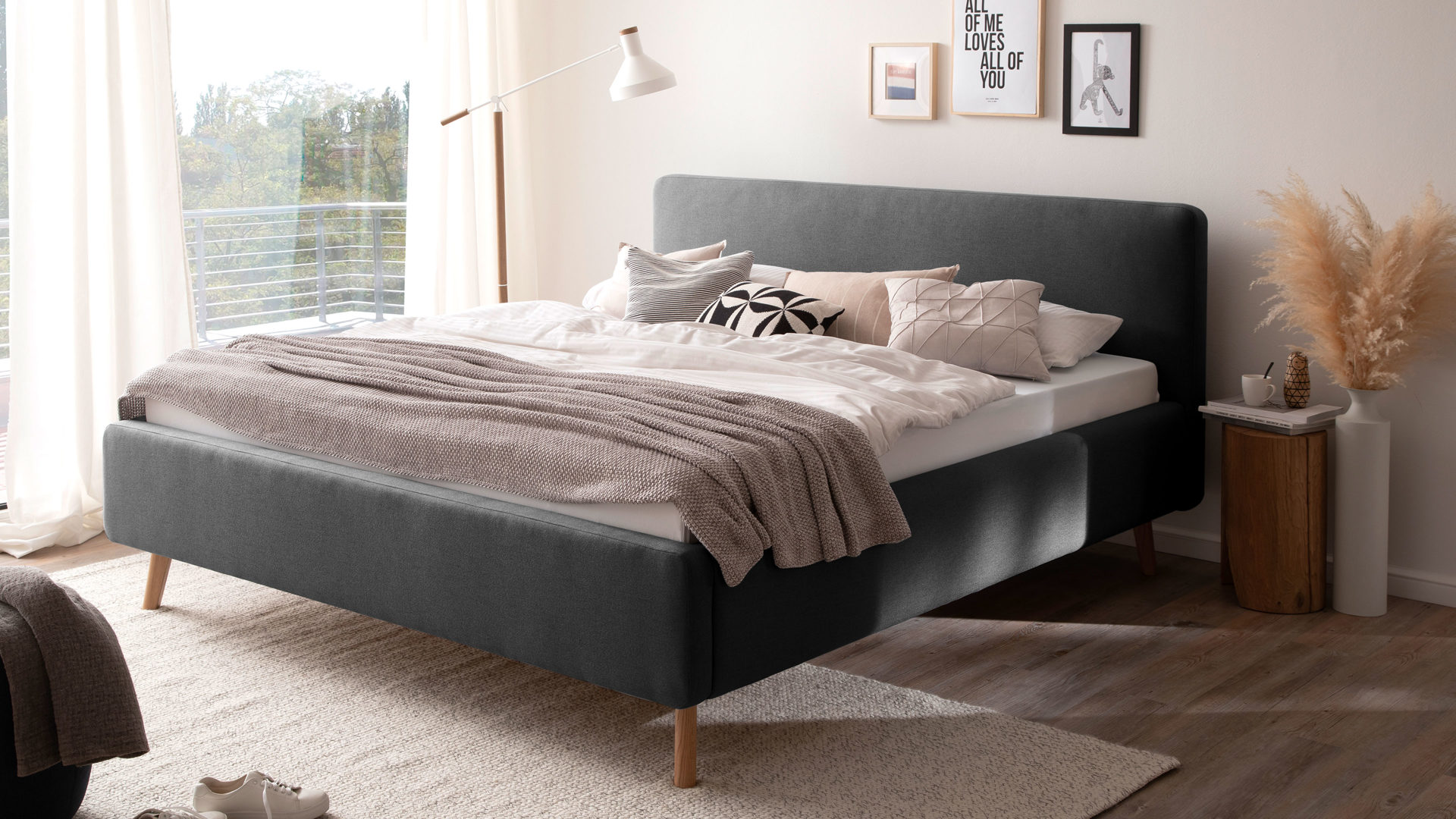 Bettgestell Meise.möbel aus Stoff in Anthrazit Polsterbettgestell Mattis mit Bettkasten anthrazitfarbenes Flachgewebe Aspen 96 & Holzfüße - Liegefläche ca. 160 x 200 cm