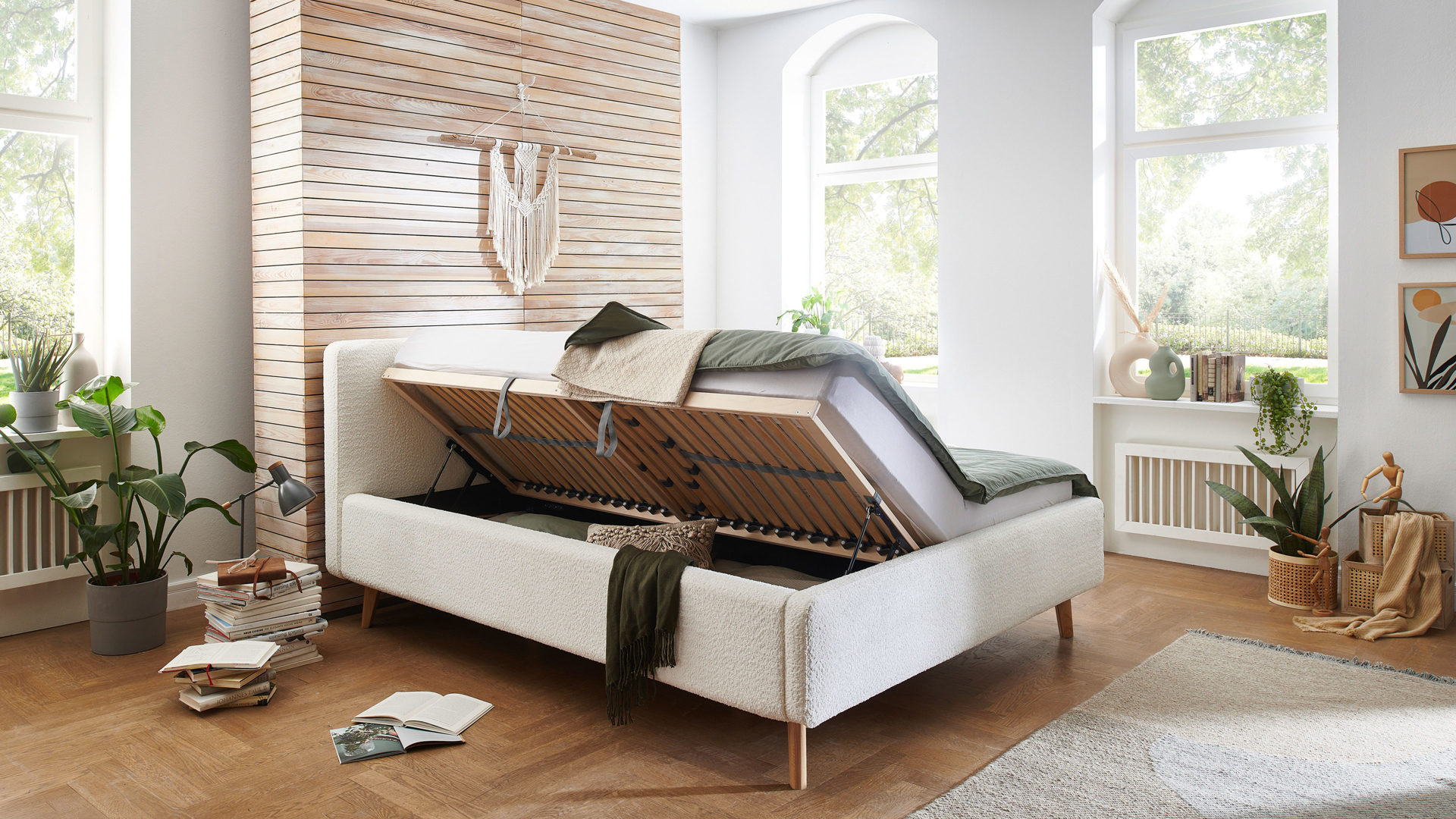 Bettgestell Meise.möbel aus Stoff in Weiß Polsterbettgestell Mattis mit Bettkasten weißer Boucle Bezug Abriamo 4 & Holzfüße - Liegefläche ca. 160 x 200 cm