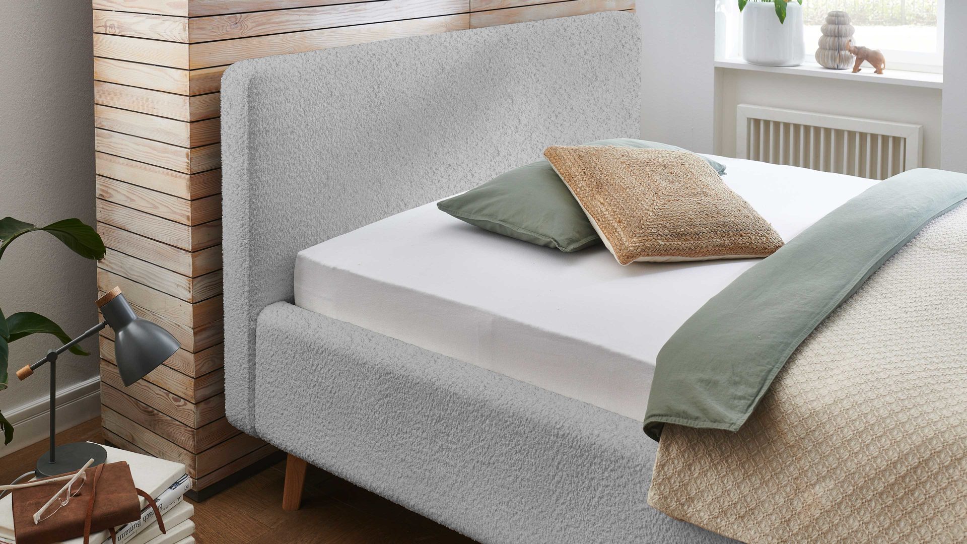 Bettgestell Meise.möbel aus Stoff in Grau Polsterbettgestell Mattis mit Bettkasten grauer Boucle Bezug Abriamo 6 & Holzfüße - Liegefläche ca. 160 x 200 cm