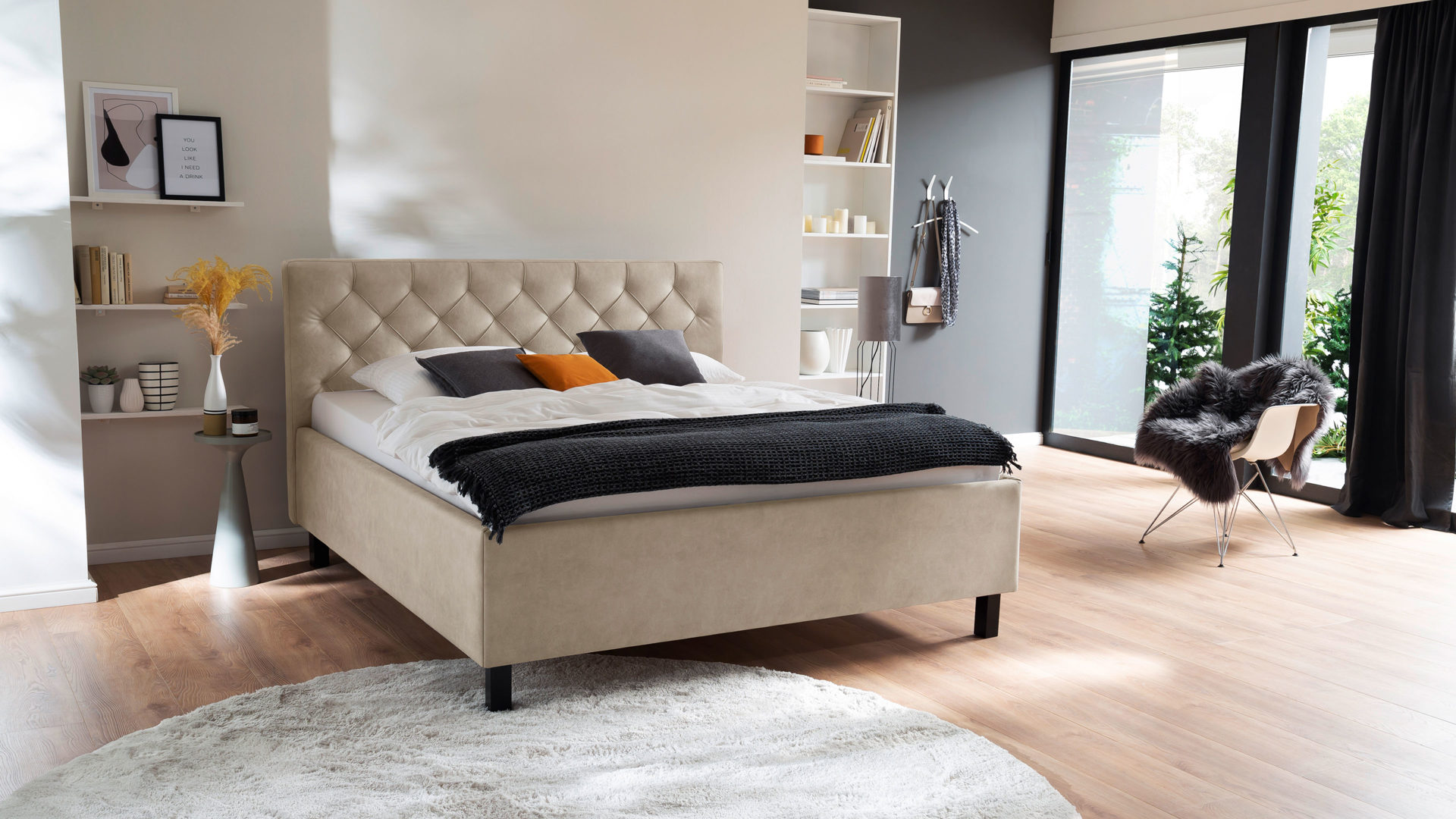 Polsterbett Meise.möbel aus Stoff in Beige Polsterbett San Remo mit Bettkasten beiger Bezug Bulus 02 & schwarze Holzfüße - Liegefläche ca. 180 x 200 cm