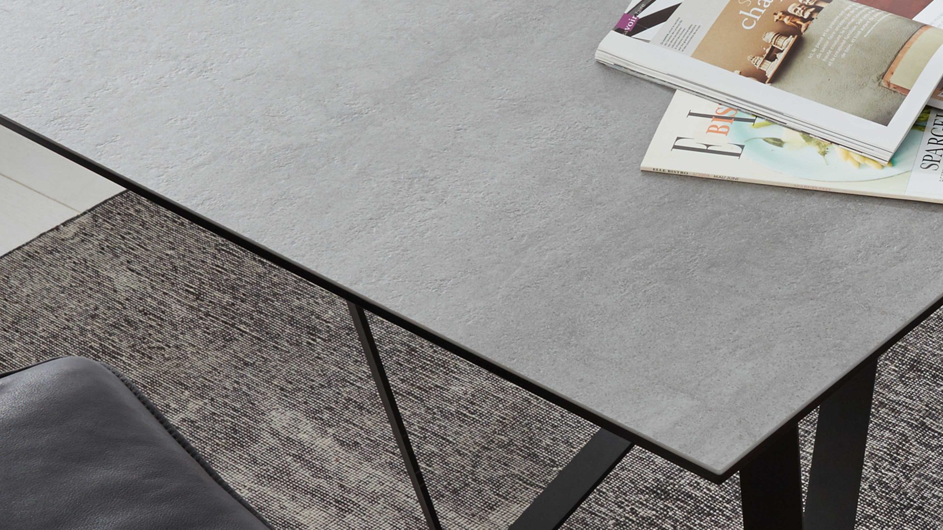 Esstisch Koinor aus Keramik in Anthrazit KOINOR Esstisch Kleo anthrazitfarbene Keramikplatte & schwarzes Metallgestell, Wildeiche – ca. 90 x 180 cm