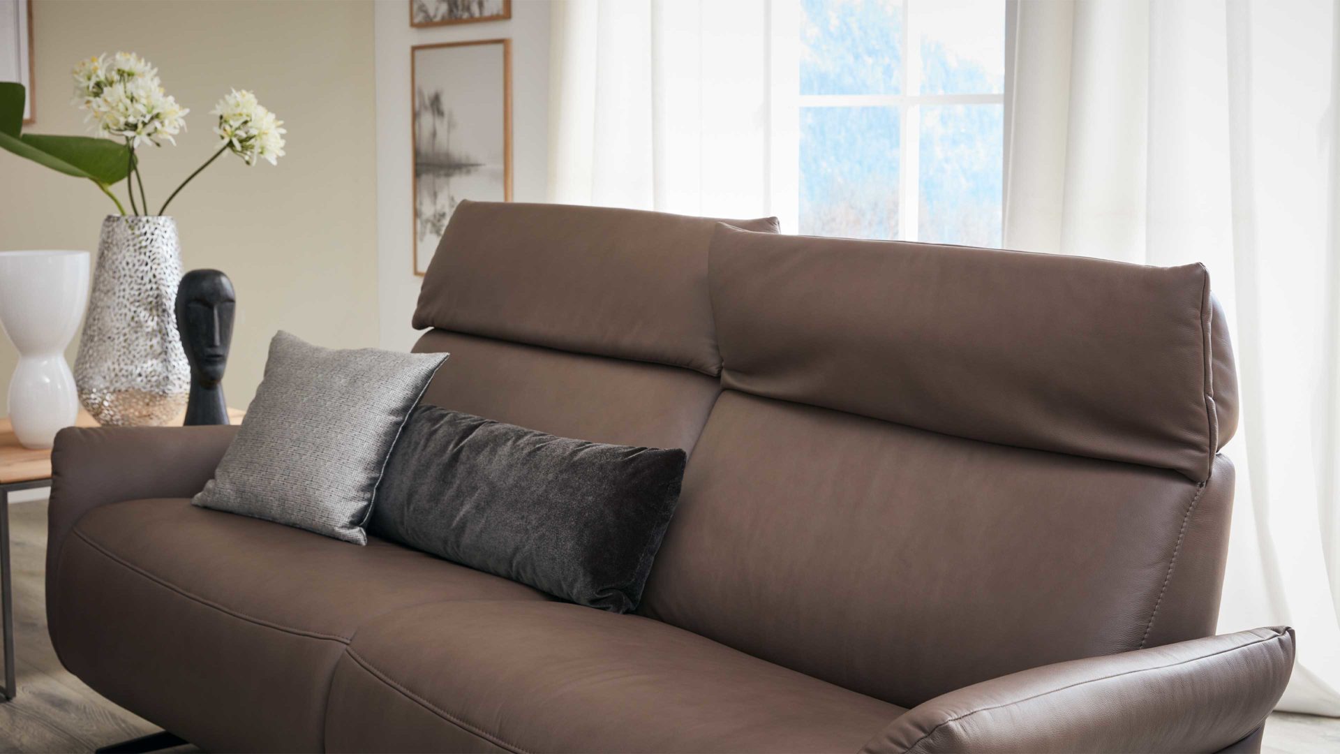 Dreisitzer comfortmaster besser sitzen, liegen, leben aus Leder in Dunkelbraun Comfortmaster 4161 - Dreisitzer 82 Q mit Funktionen schokofarbenes LongLife-Leder LG24 – Breite ca. 206 cm