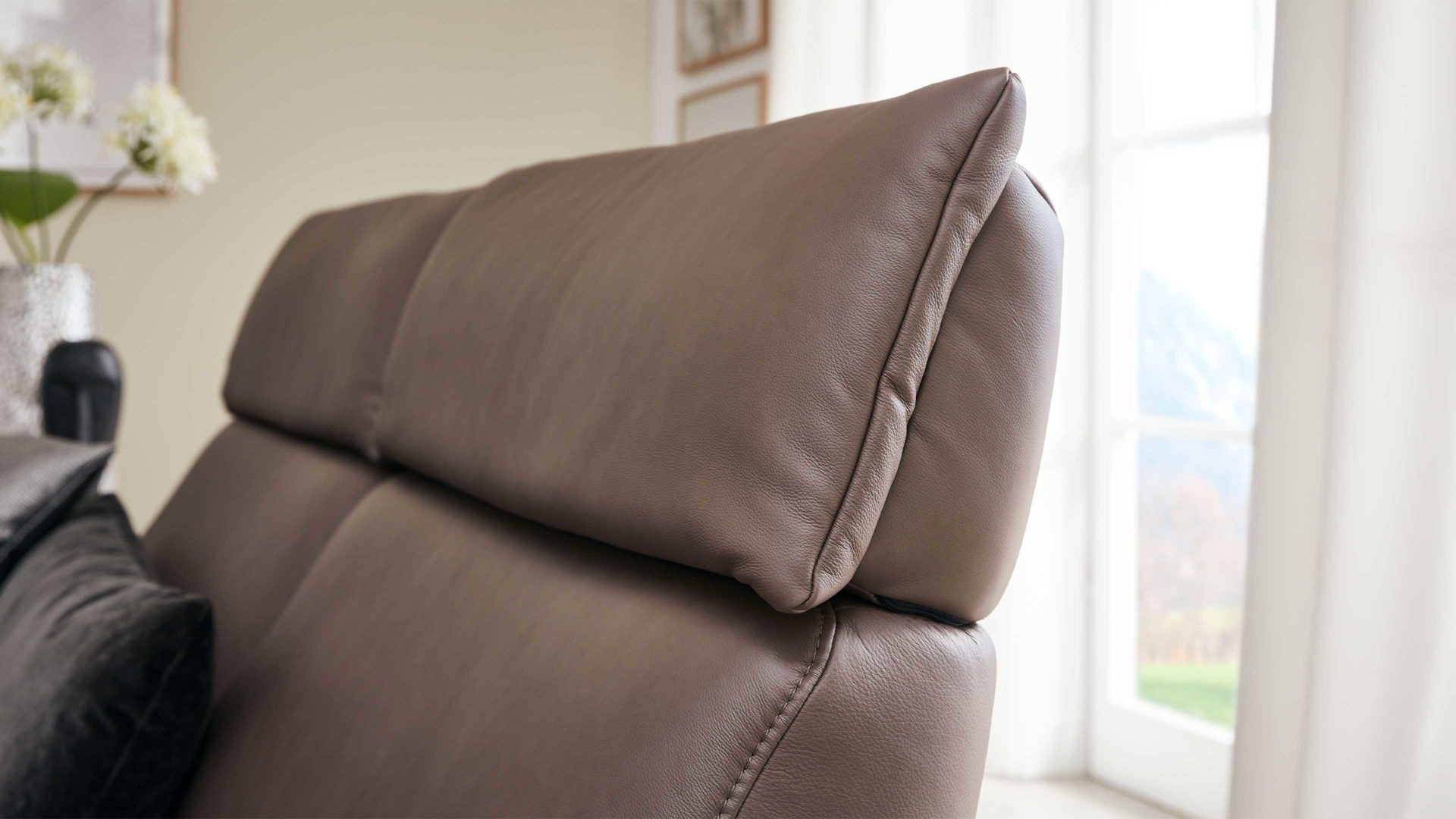 Dreisitzer comfortmaster besser sitzen, liegen, leben aus Leder in Dunkelbraun Comfortmaster 4161 - Dreisitzer 82 Q mit Funktionen schokofarbenes LongLife-Leder LG24 – Breite ca. 206 cm