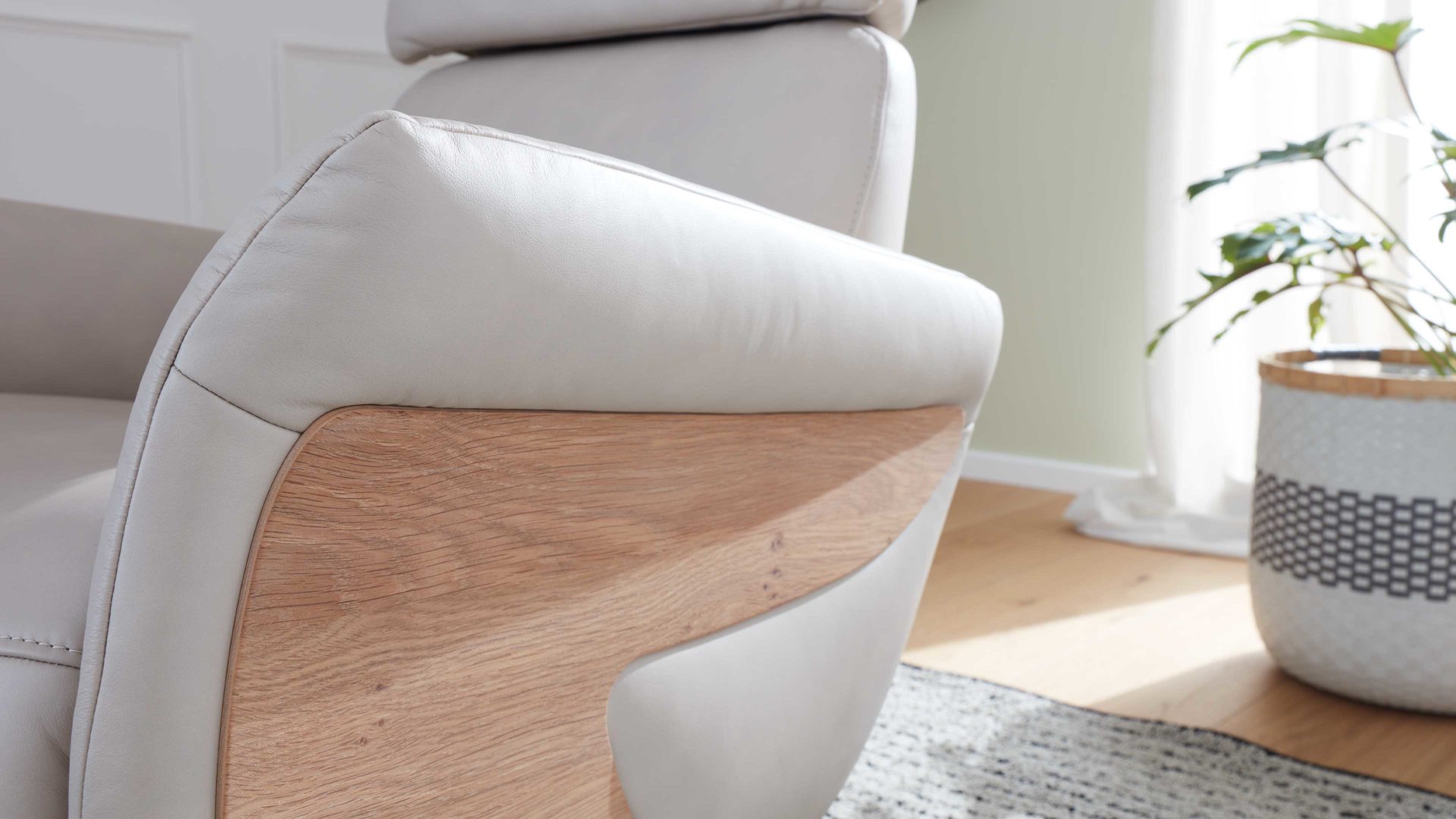 Relaxsessel comfortmaster besser sitzen, liegen, leben aus Leder in Weiß Comfortmaster 7151 - Relaxsessel 36V44 manuell - klifffarbenes LongLife-Leder LG 24 & anthrazitfarbener Sternfuß