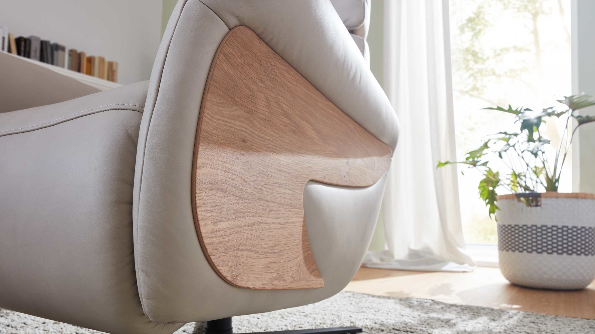 Relaxsessel comfortmaster besser sitzen, liegen, leben aus Leder in Weiß Comfortmaster 7151 - Relaxsessel 36V44 manuell - klifffarbenes LongLife-Leder LG 24 & anthrazitfarbener Sternfuß