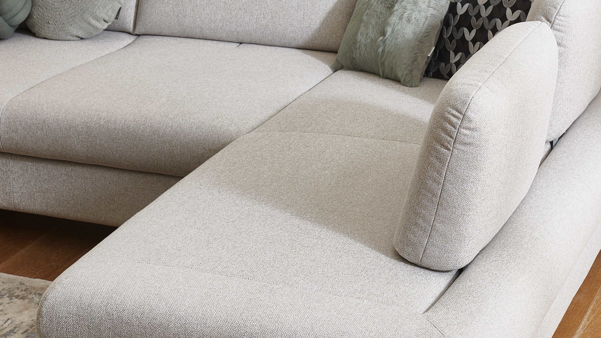 Einzelkissen Dietsch. aus Stoff in Hellgrau Polsterprogramm Tiamo Plus - Steckrücken silberfarbener Stoffbezug