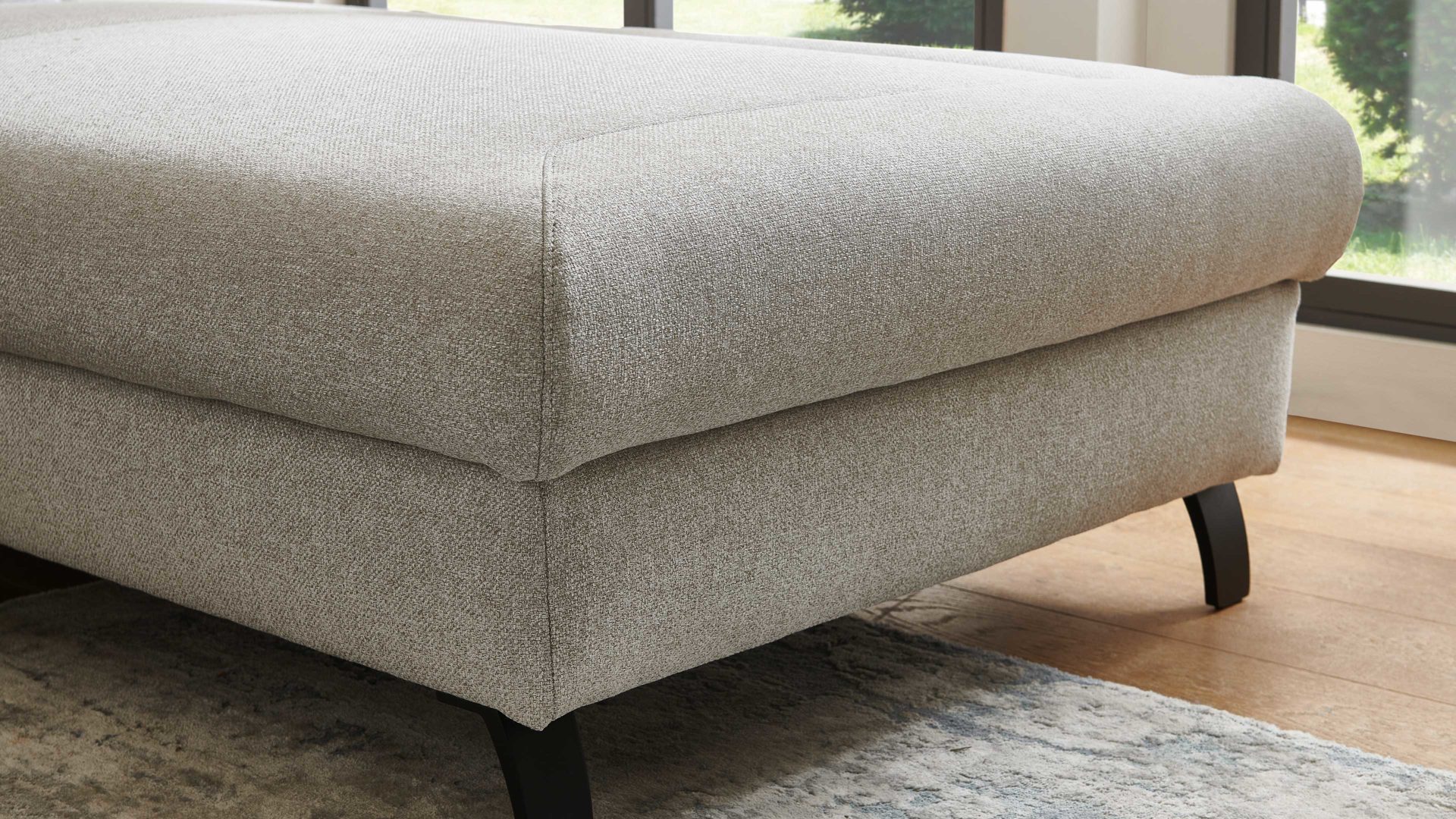 Ecksofa Dietsch. aus Stoff in Hellgrau Polsterprogramm Tiamo Plus - Ecksofa mit Extras silberfarbener Bezug Chrono & Metallfüße 4.28 - Stellfläche ca. 270 x 210 cm