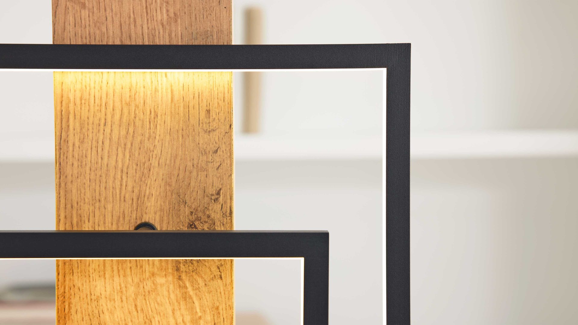 Tischleuchte Interliving aus Metall in Schwarz Interliving Leuchten Serie 9342 - Tischlampe dunkles Holz & mattschwarzes Metall - Höhe ca. 62 cm