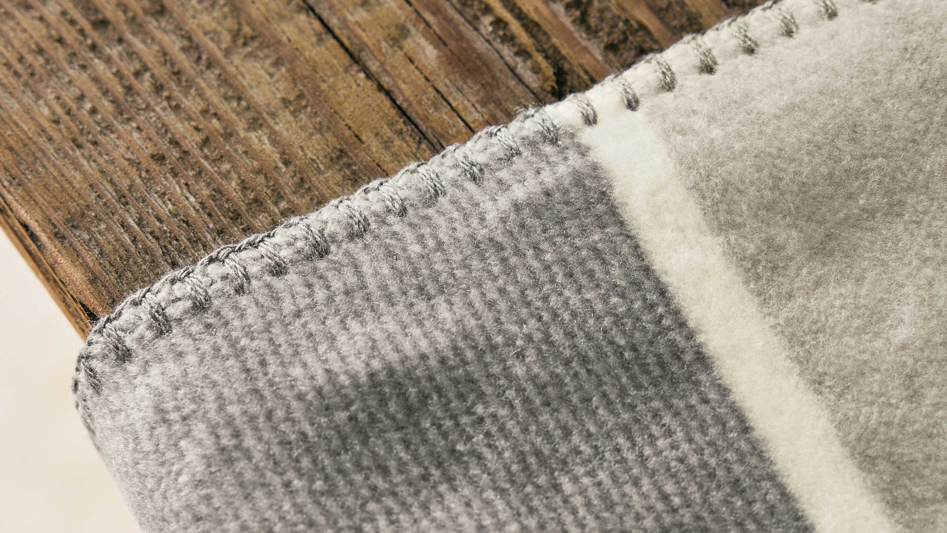 Wohndecke Interliving aus Mischgewebe in Grau Interliving Wohndecke Serie 9114 Horizon Grey – ca. 150 x 200 cm