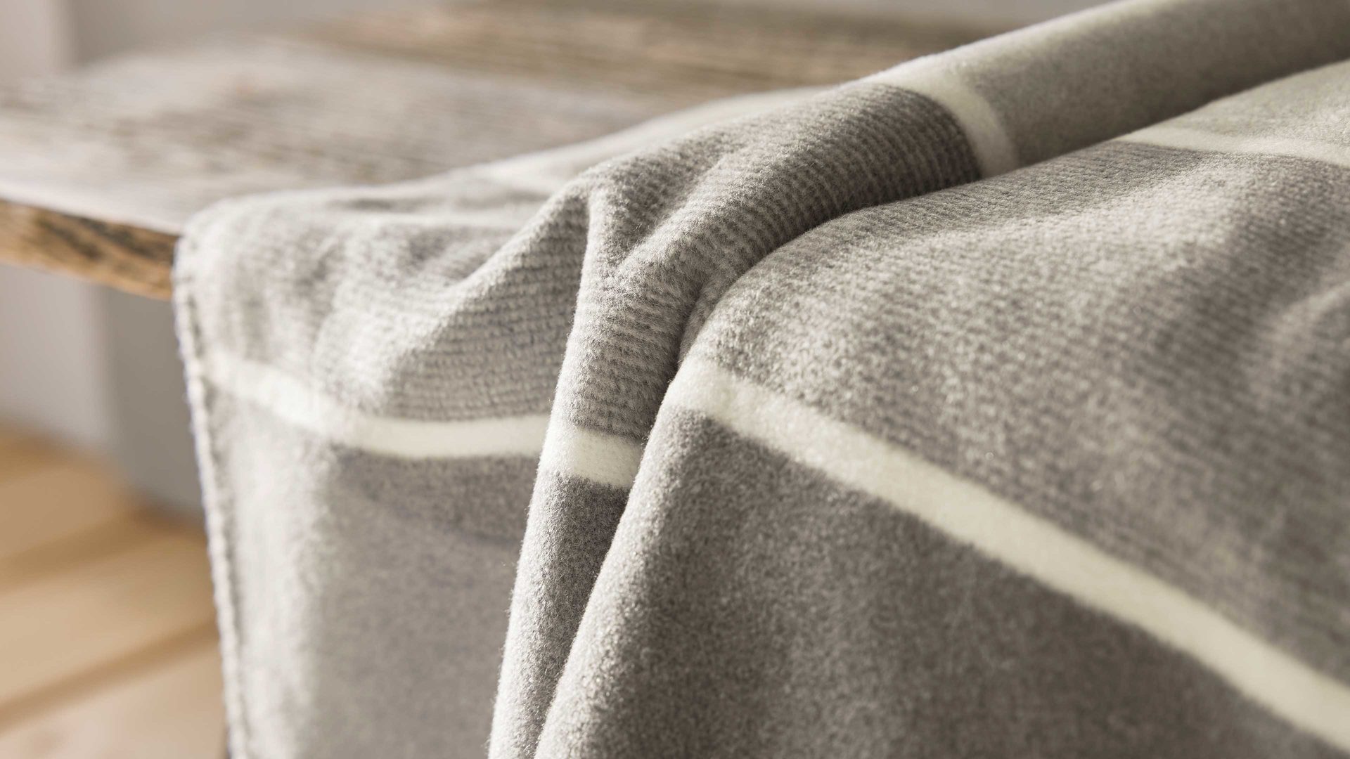 Wohndecke Interliving aus Mischgewebe in Grau Interliving Wohndecke Serie 9114 Horizon Grey – ca. 150 x 200 cm