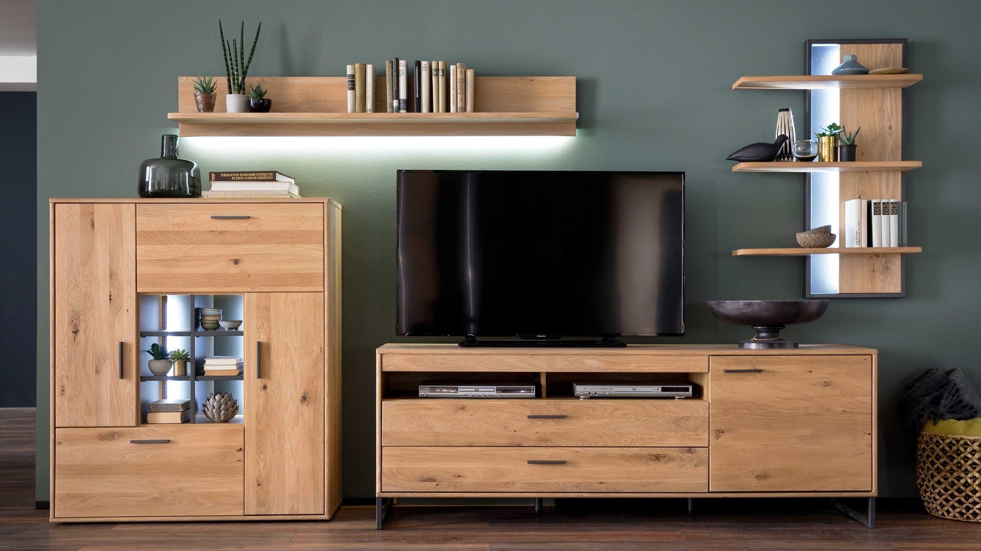 Wohnwand Mca direkt aus Holz in Holzfarben Wohnprogramm Portland - Wohnkombination II Asteiche bianco & Anthrazit – vierteilig, Breite ca. 338 cm