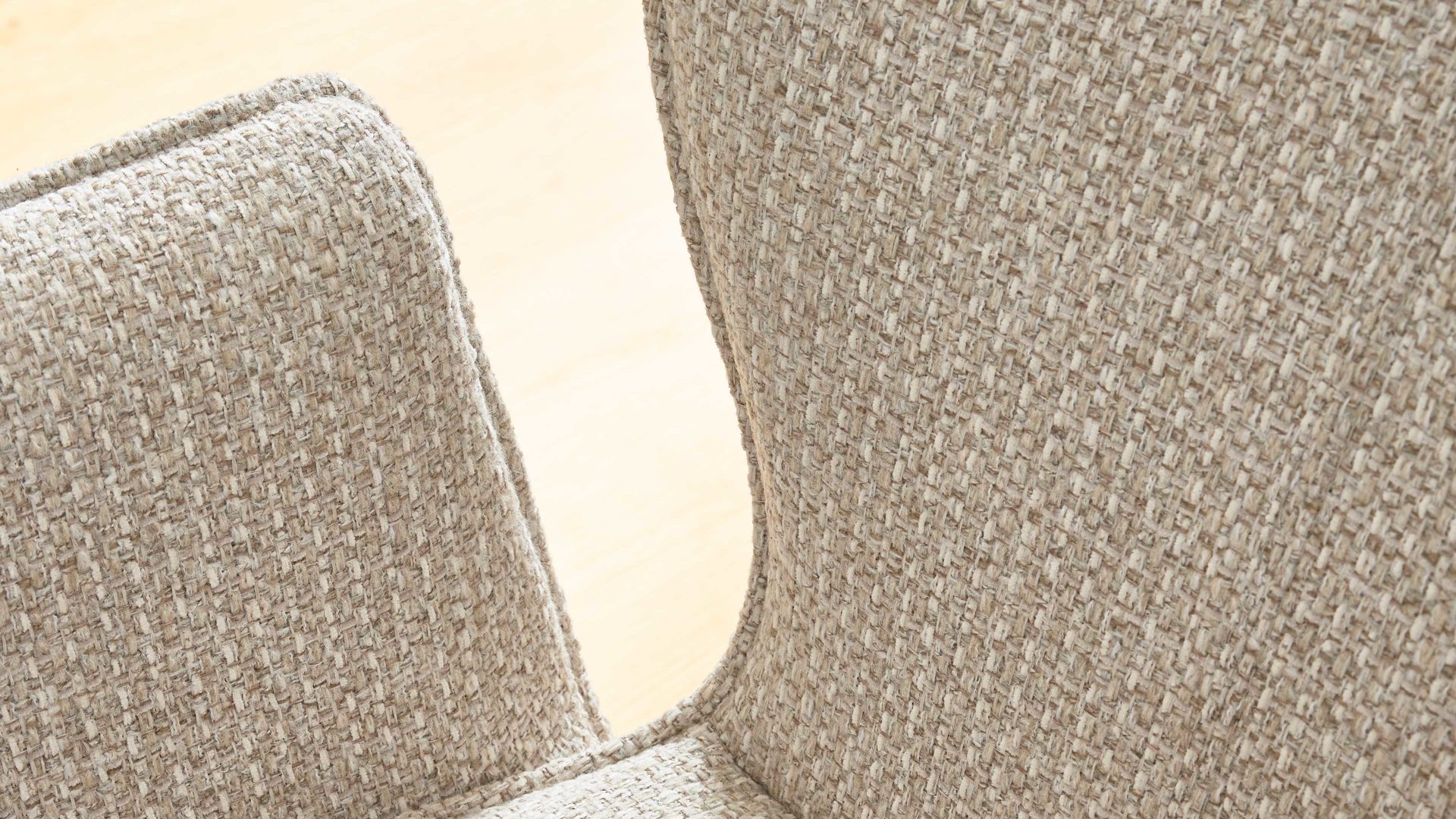 Vierfußstuhl Interliving aus Stoff in Beige Interliving Esszimmer Serie 5115 - Armlehnstuhl Aiko Four A32 beiger Bezug Shout 05 & anthrazitfarbenes Metall