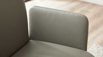 Polsterstuhl Interliving aus Leder in Grau Interliving Esszimmer Serie 5115 - Armlehn-Drehstuhl Vive Donna V39 lavafarbenes Leder & anthrazitfarbenes Metall