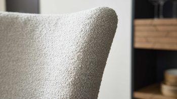 Vierfußstuhl Interliving aus Stoff in Weiß Interliving Esszimmer Serie 5115 - Vierfußstuhl mit kuscheligem Bezug naturweißer Bezug Alpine 01 & anthrazitfarbenes Metall