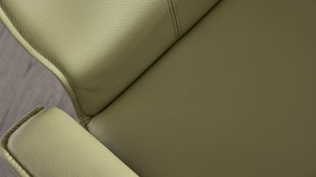 Polsterstuhl Interliving aus Leder in Grün Interliving Esszimmer Serie 5115 - Armlehnstuhl mit Lederbezug jadefarbenes Leder LD7830 & umbragraues Metall