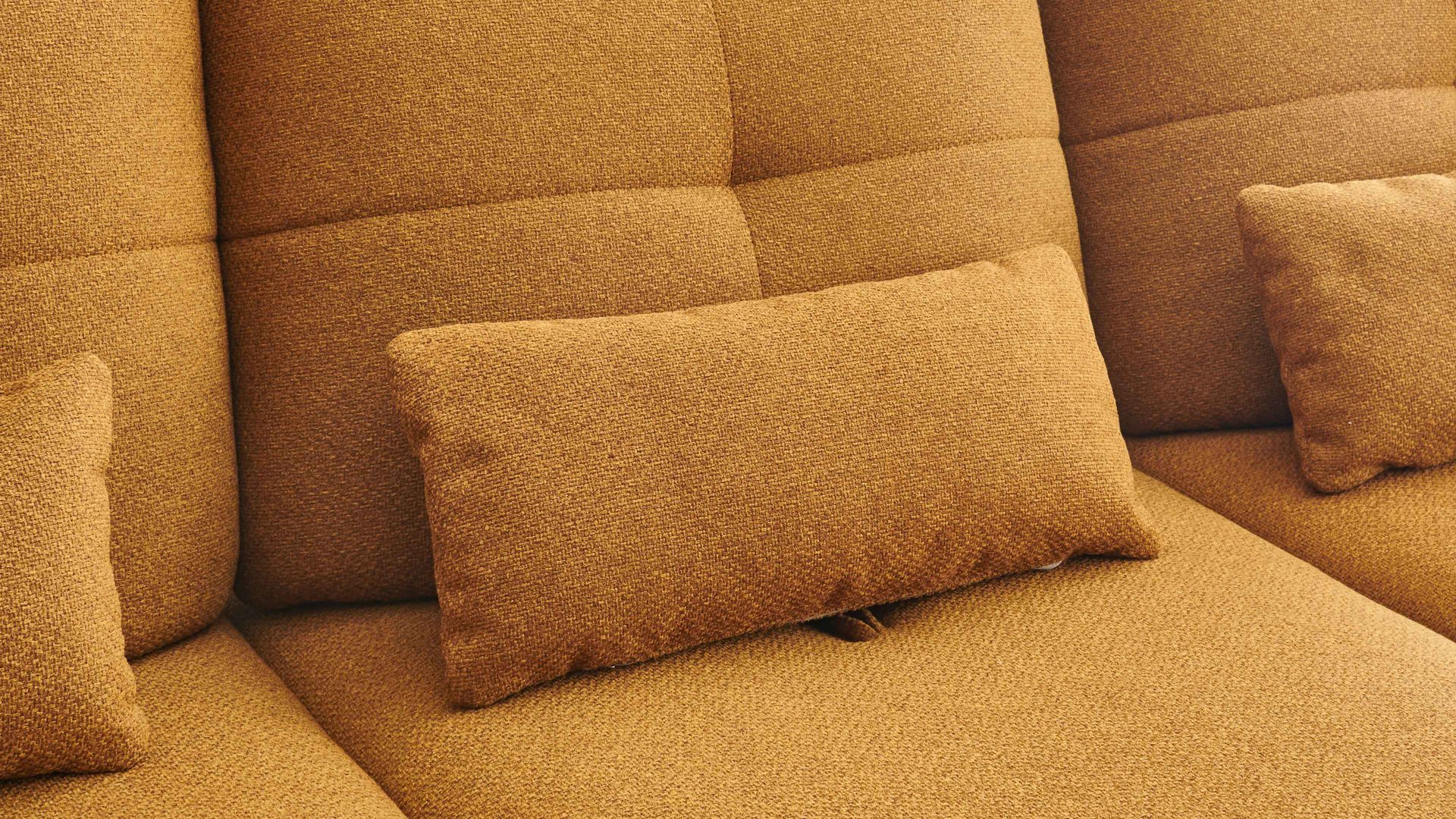 Ecksofa KAWOO aus Stoff in Gelb KAWOO Polsterprogramm Dover Plus - Ecksofa senffarbener Bezug Portofino & goldfarbene Maschenware Riviera - Stellfläche ca. 301 x 191 cm