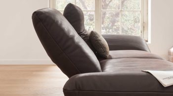 2,5-Sitzer Koinor aus Leder in Dunkelbraun KOINOR 2,5-Sitzer Ledersofa Harriet schokofarbenes Leder India & Wildeiche – Länge ca. 236 cm