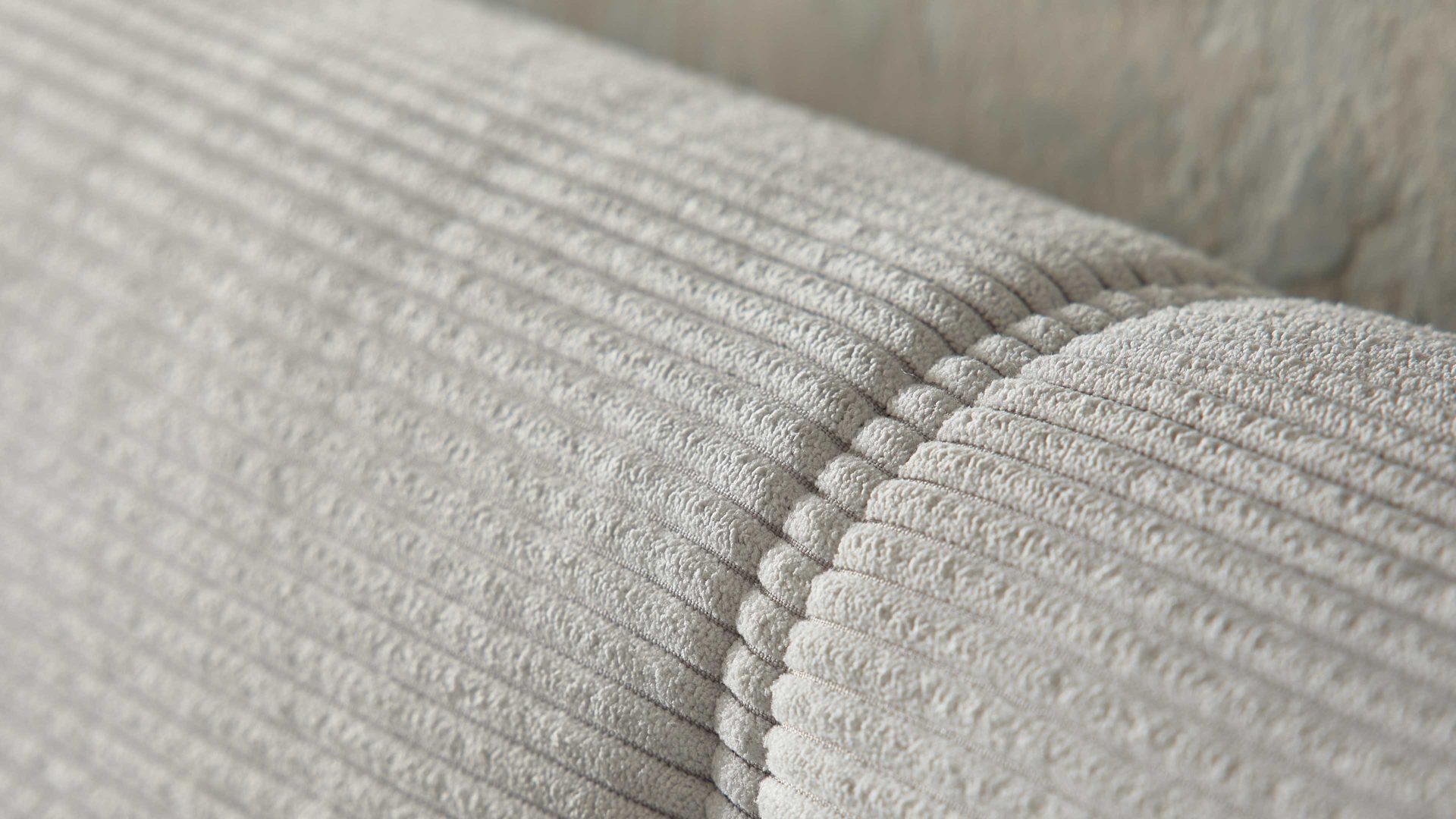 Boxspringbett Interliving aus Stoff in Hellgrau Interliving Boxspringbett Serie 1418 - Boxspringbett mit feinem Cordbezug silberfarbener Feincord – Liegefläche ca. 180 x 200 cm